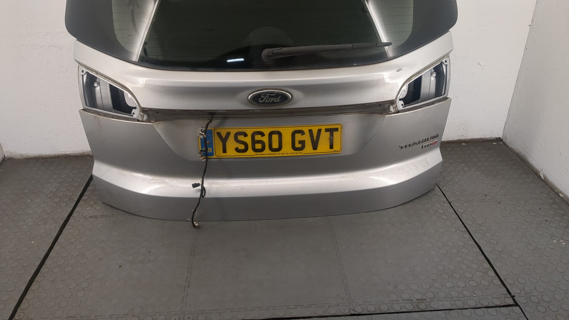 Дверь багажника