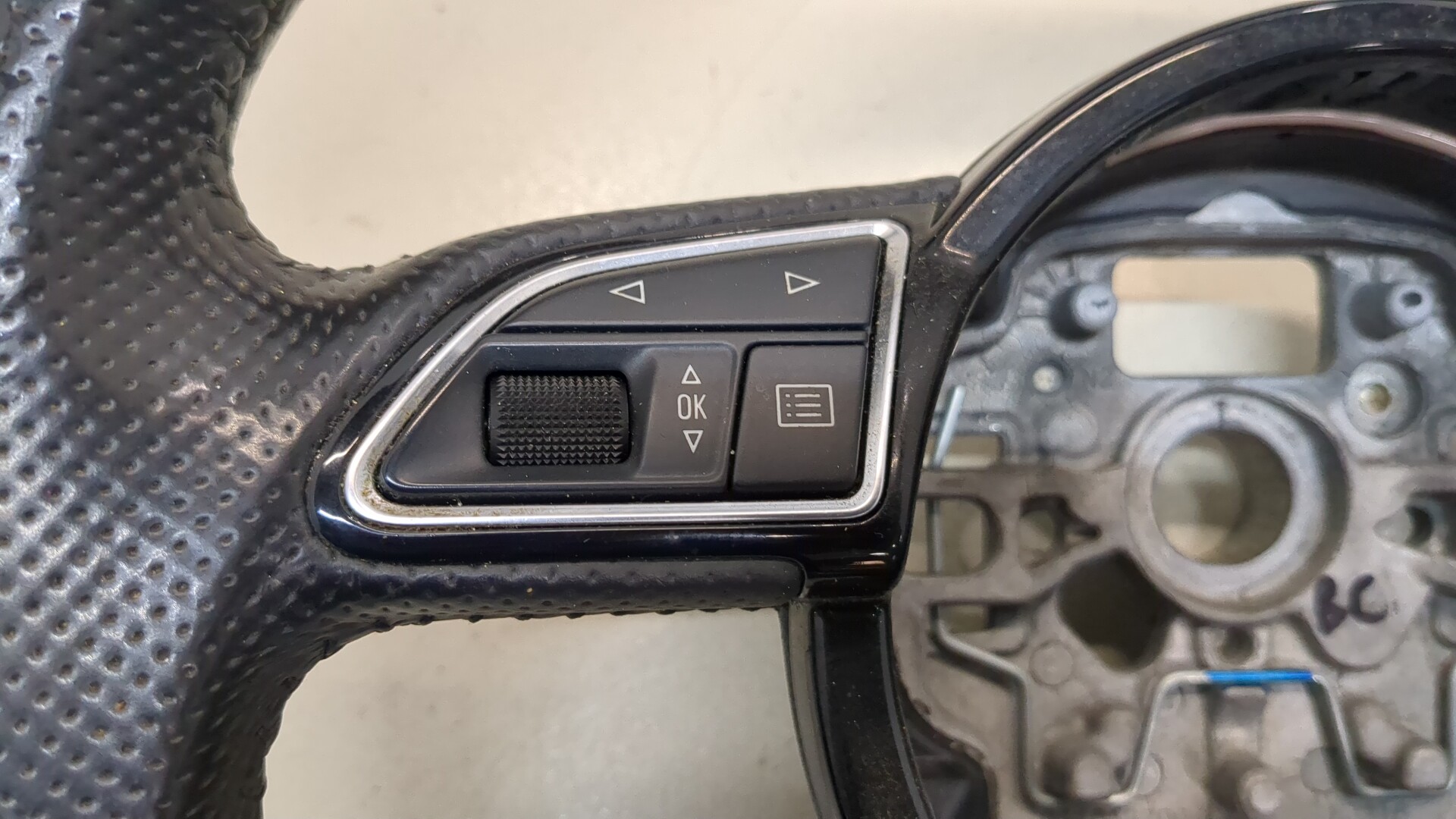 Рулевое колесо (руль)