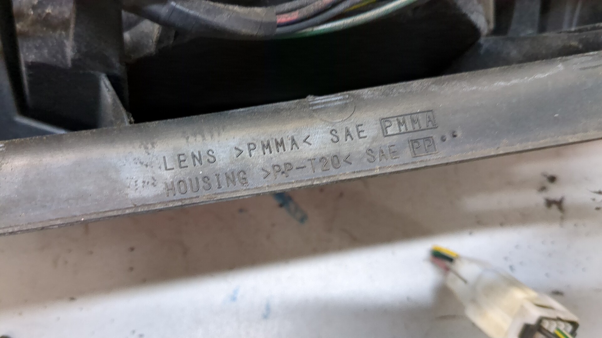 Фонарь задний правый