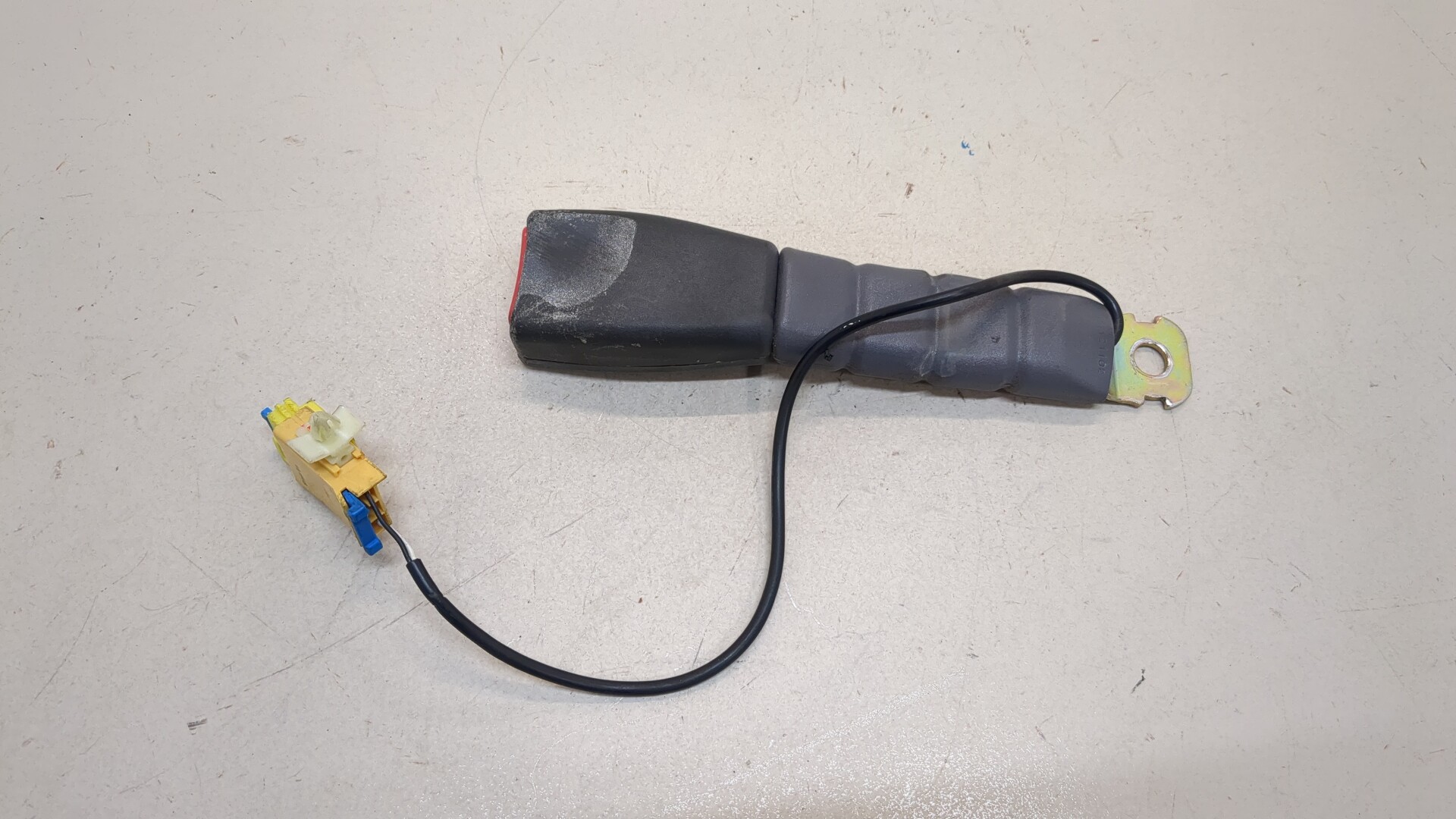 Ответная часть ремня безопасности