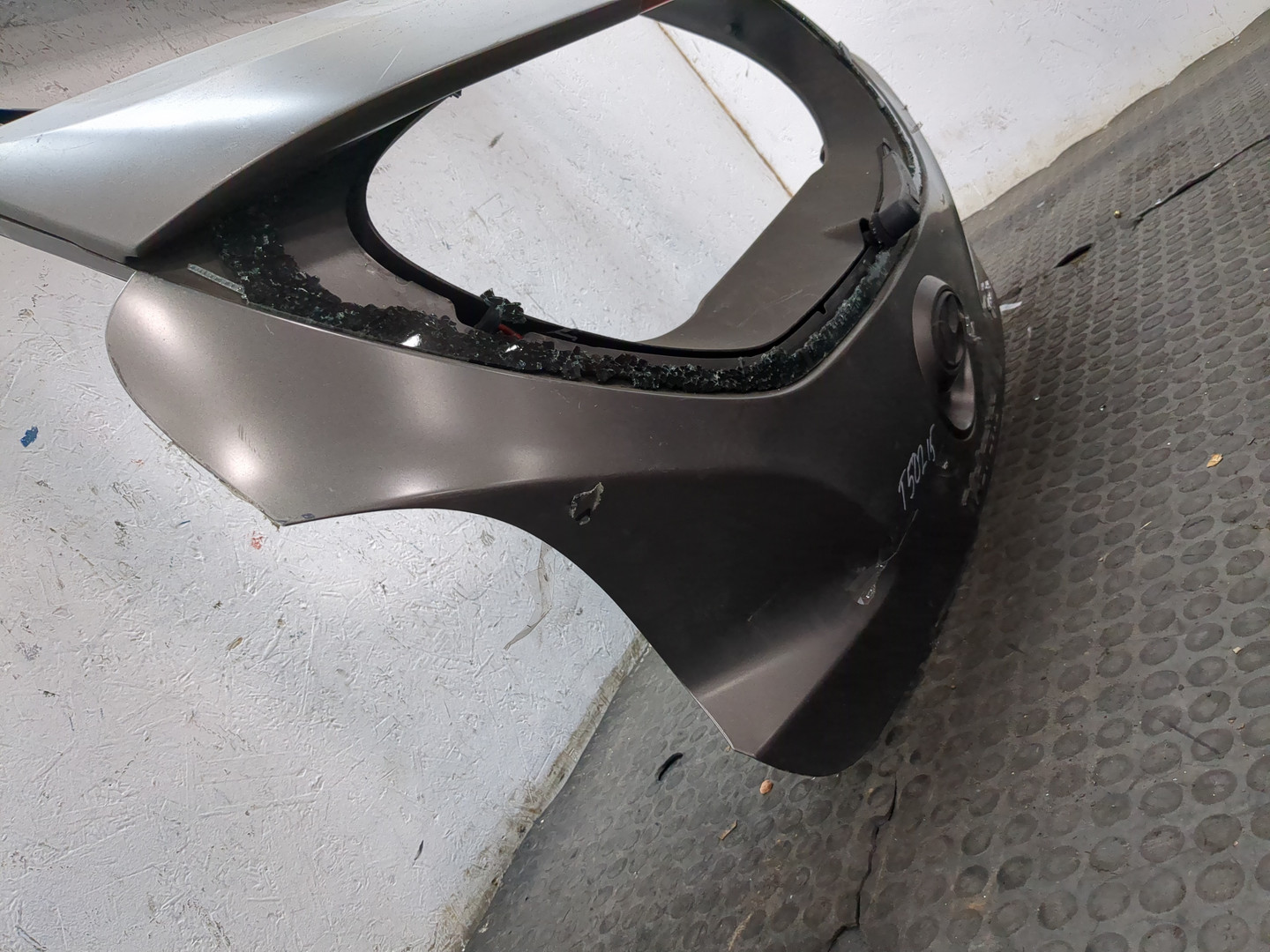 Дверь багажника