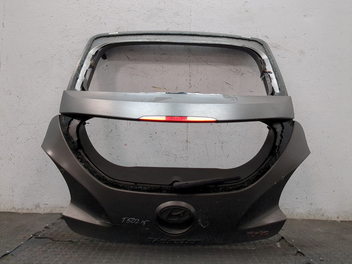 Дверь багажника