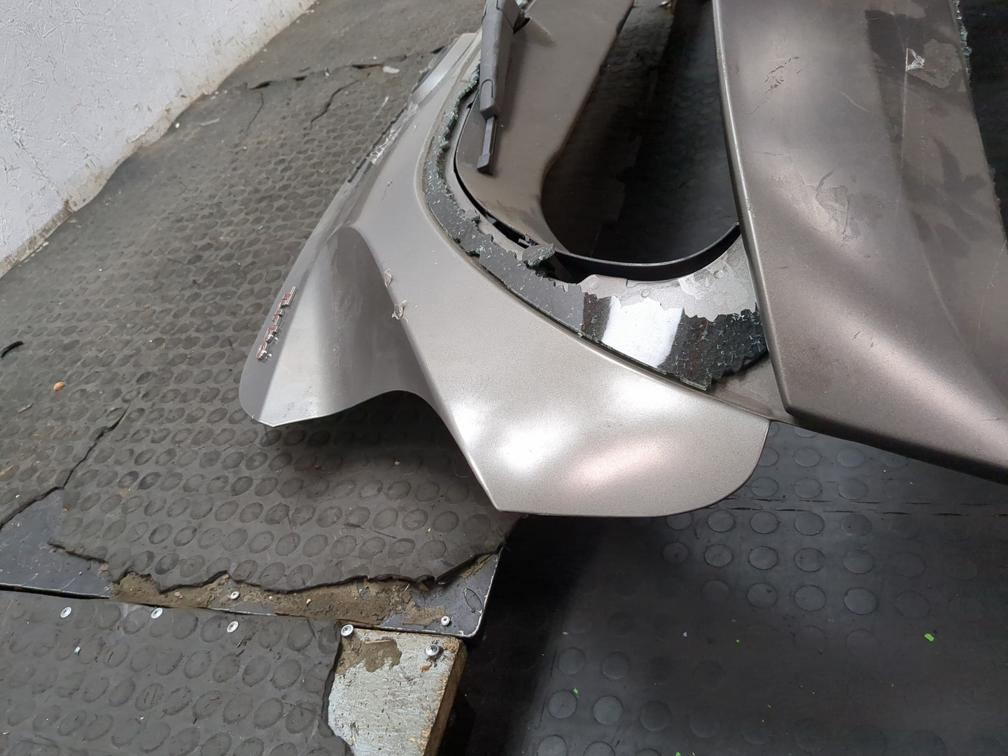 Дверь багажника