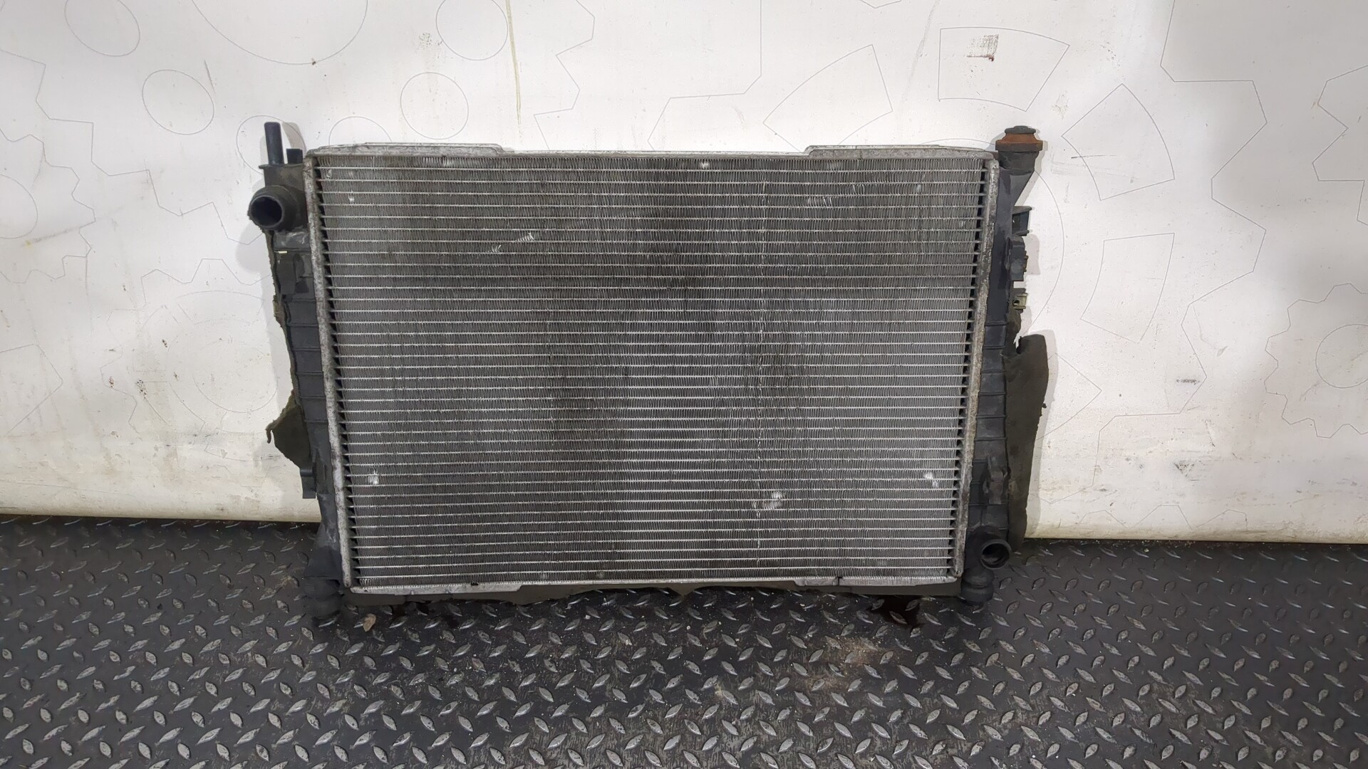 Радиатор охлаждения двигателя основной