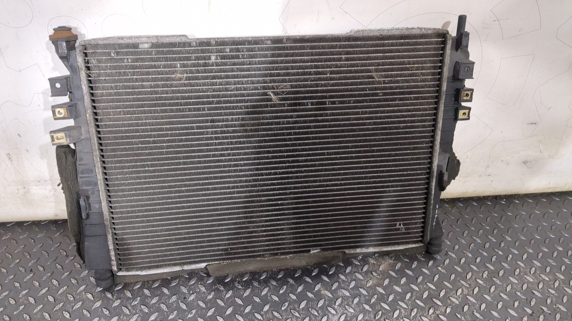Радиатор охлаждения двигателя основной