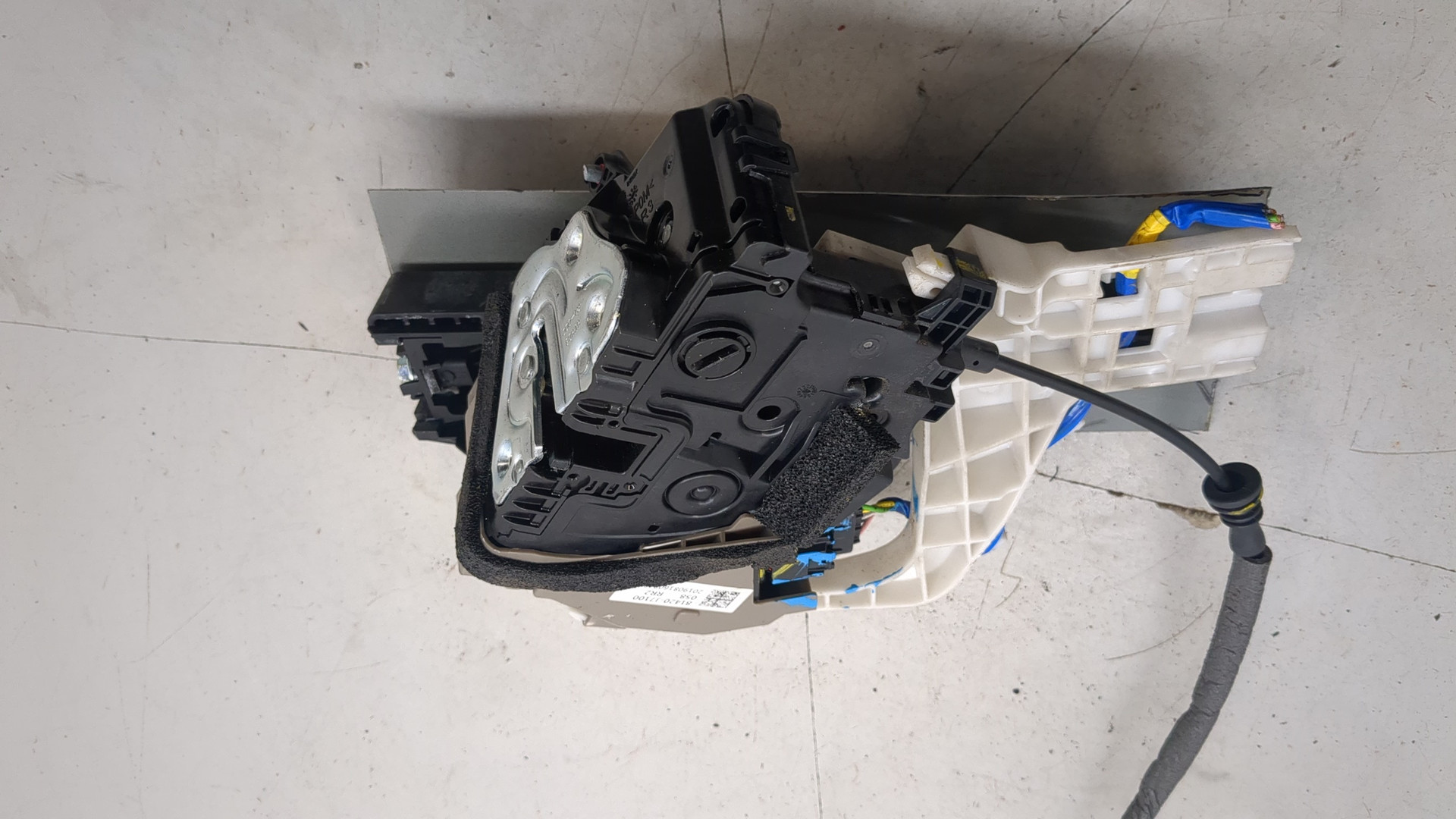 Замок двери задней правой