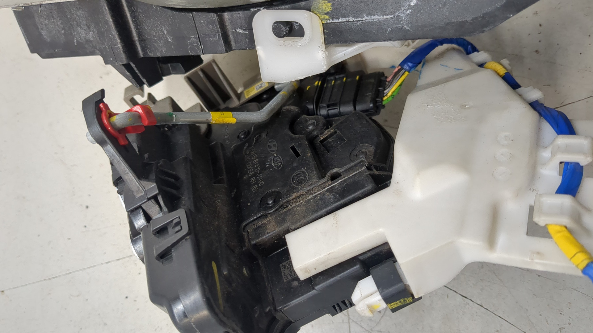 Замок двери задней правой