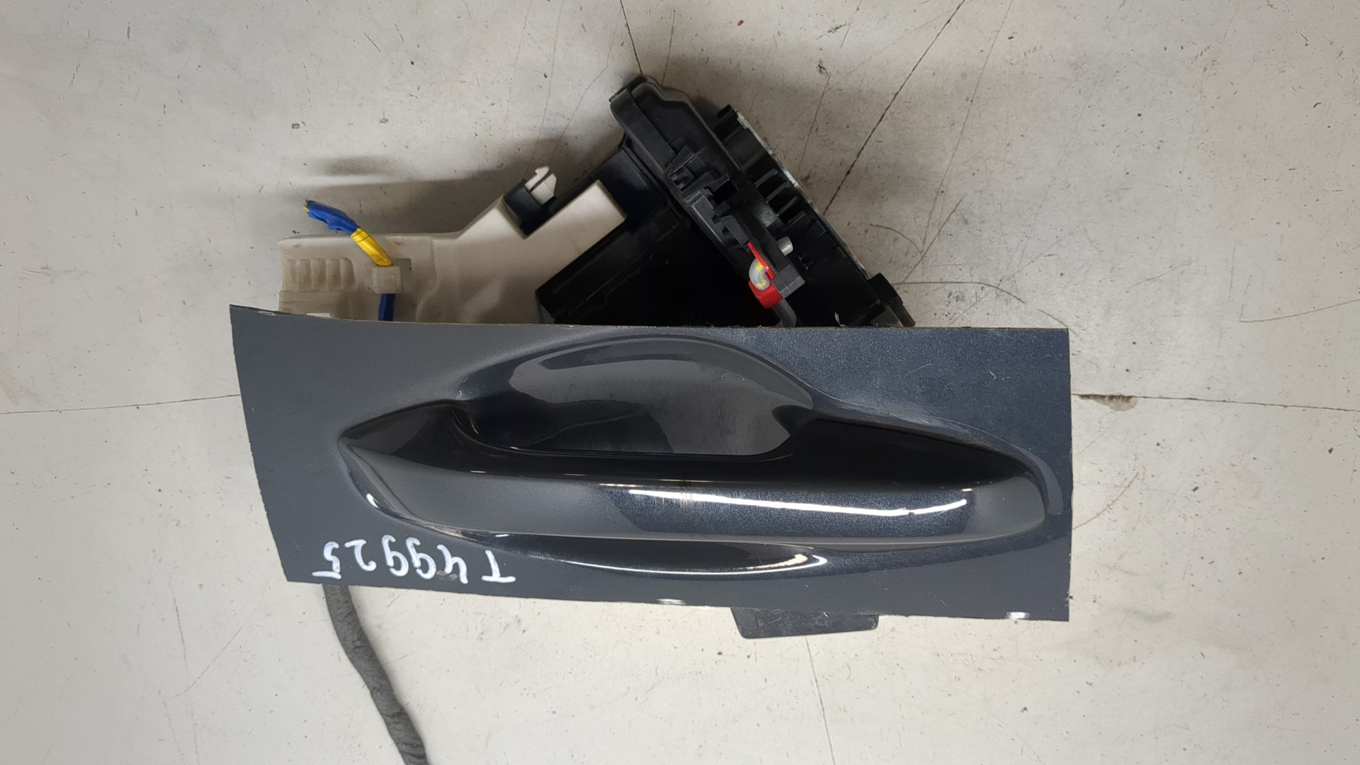 Замок двери задней правой