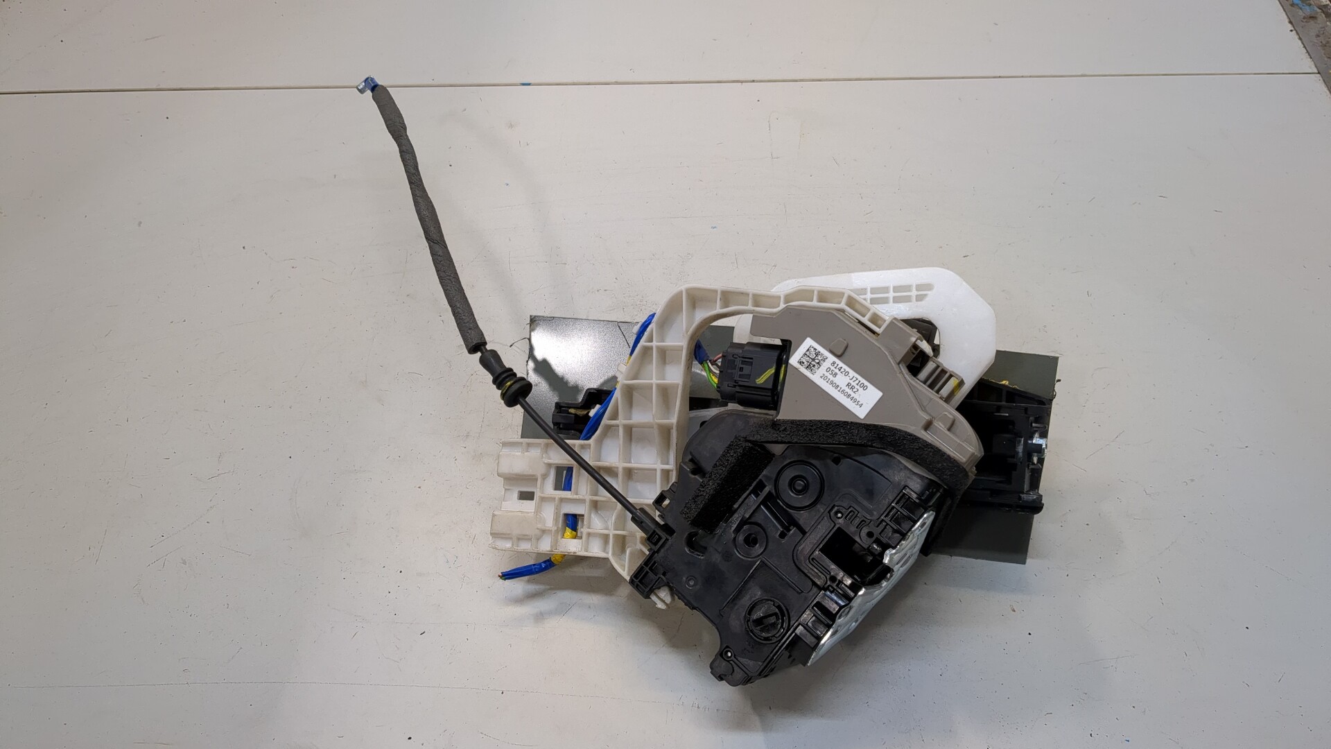 Замок двери задней правой