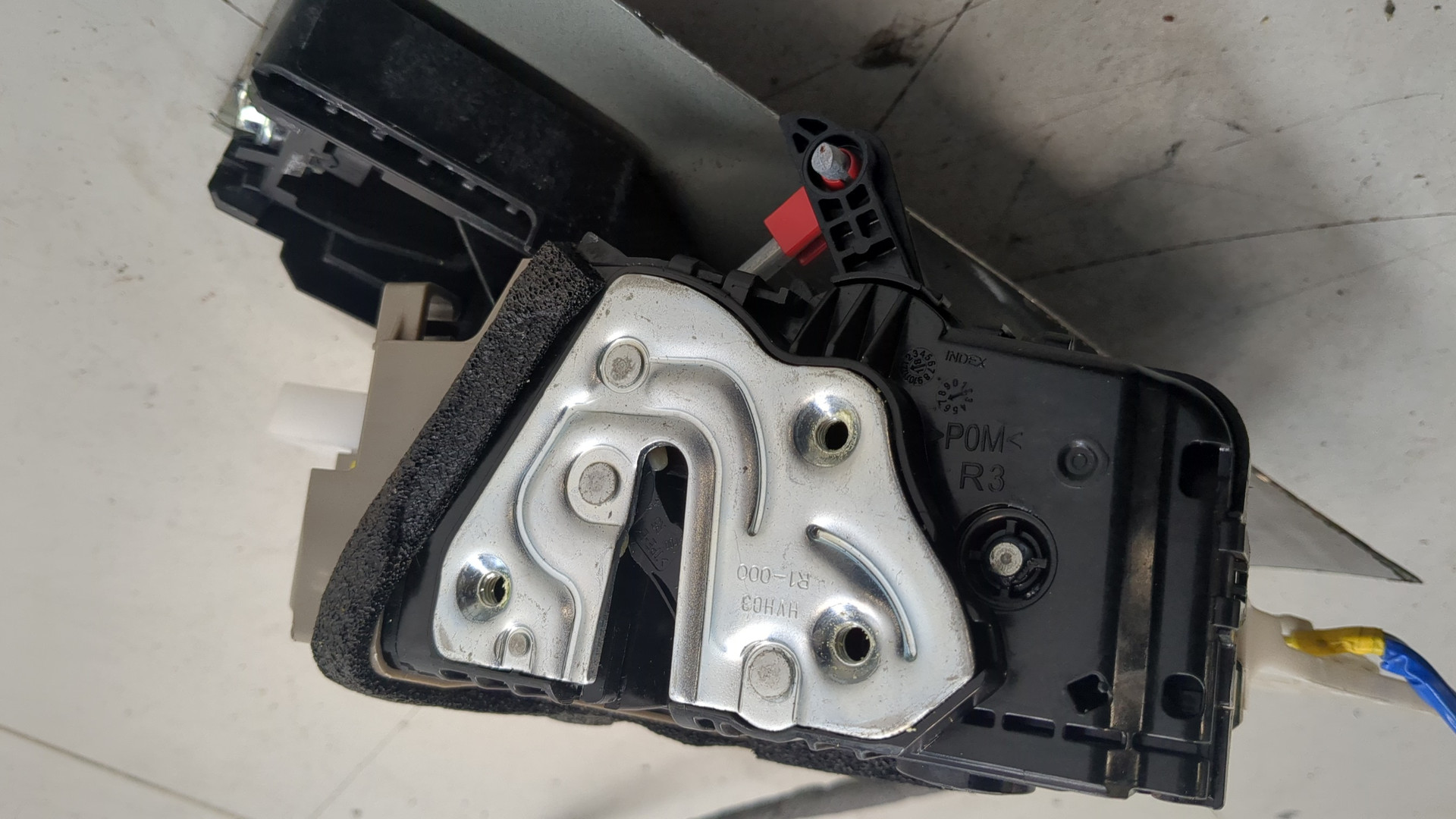 Замок двери задней правой