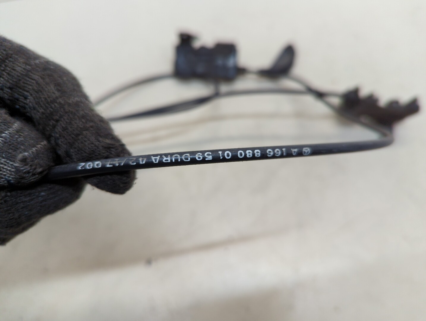 Замок капота