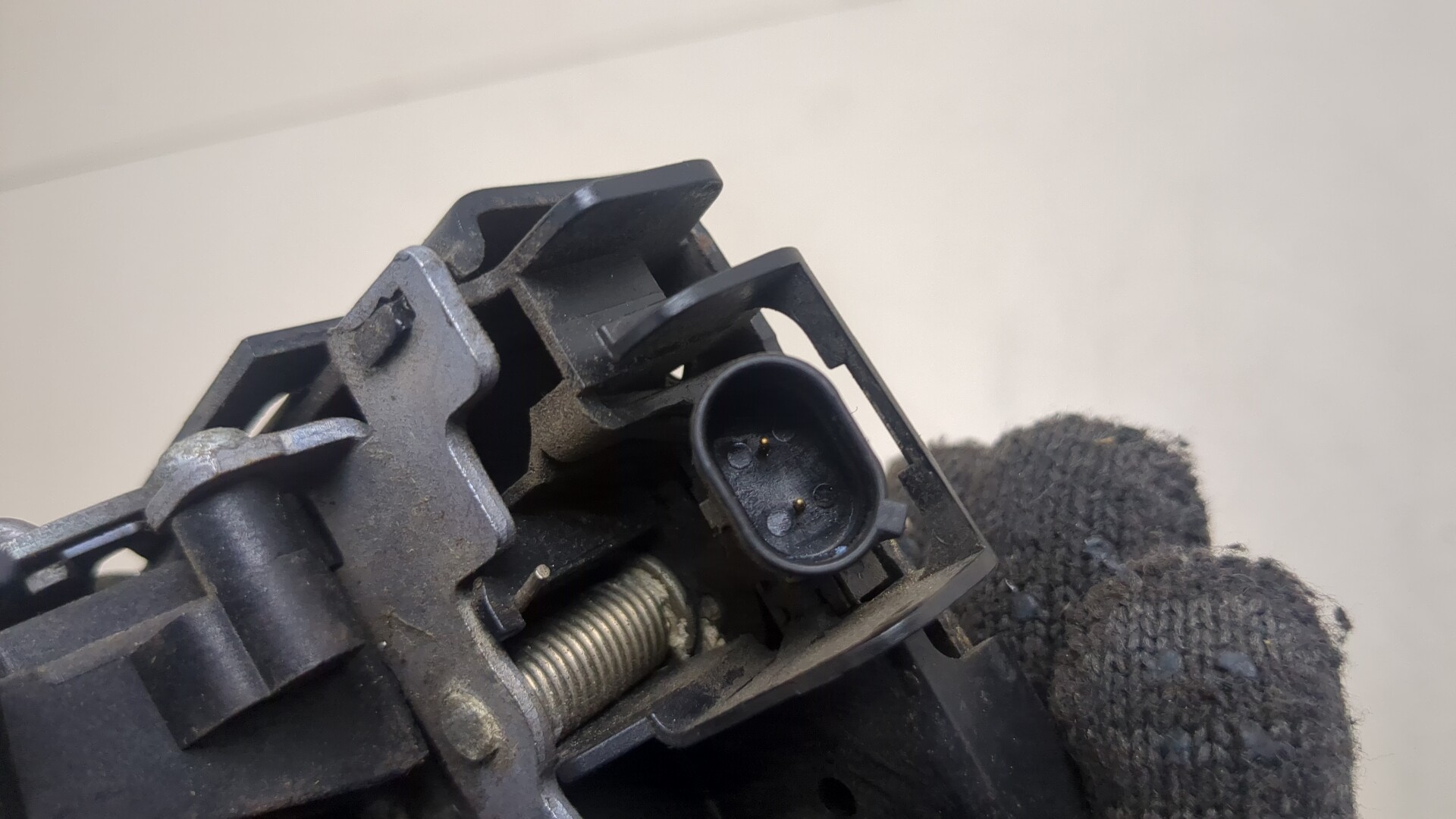 Замок двери передней правой