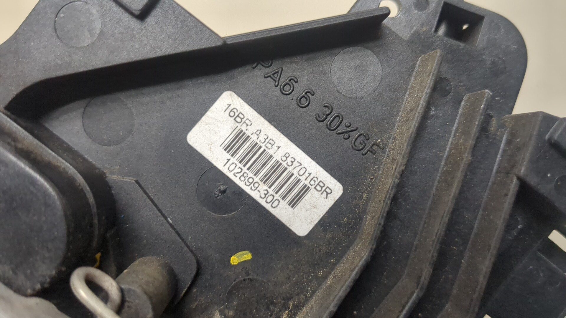 Замок двери передней правой