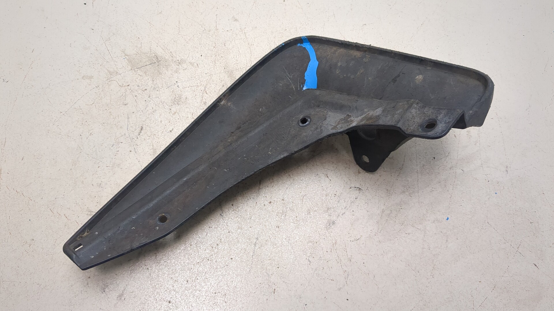 Брызговик задний левый