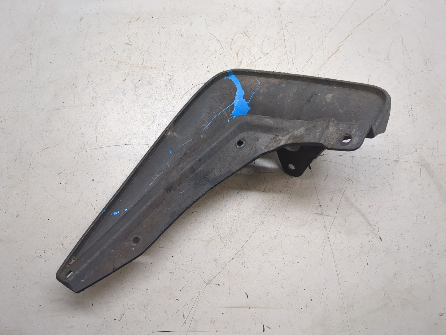 Брызговик задний левый