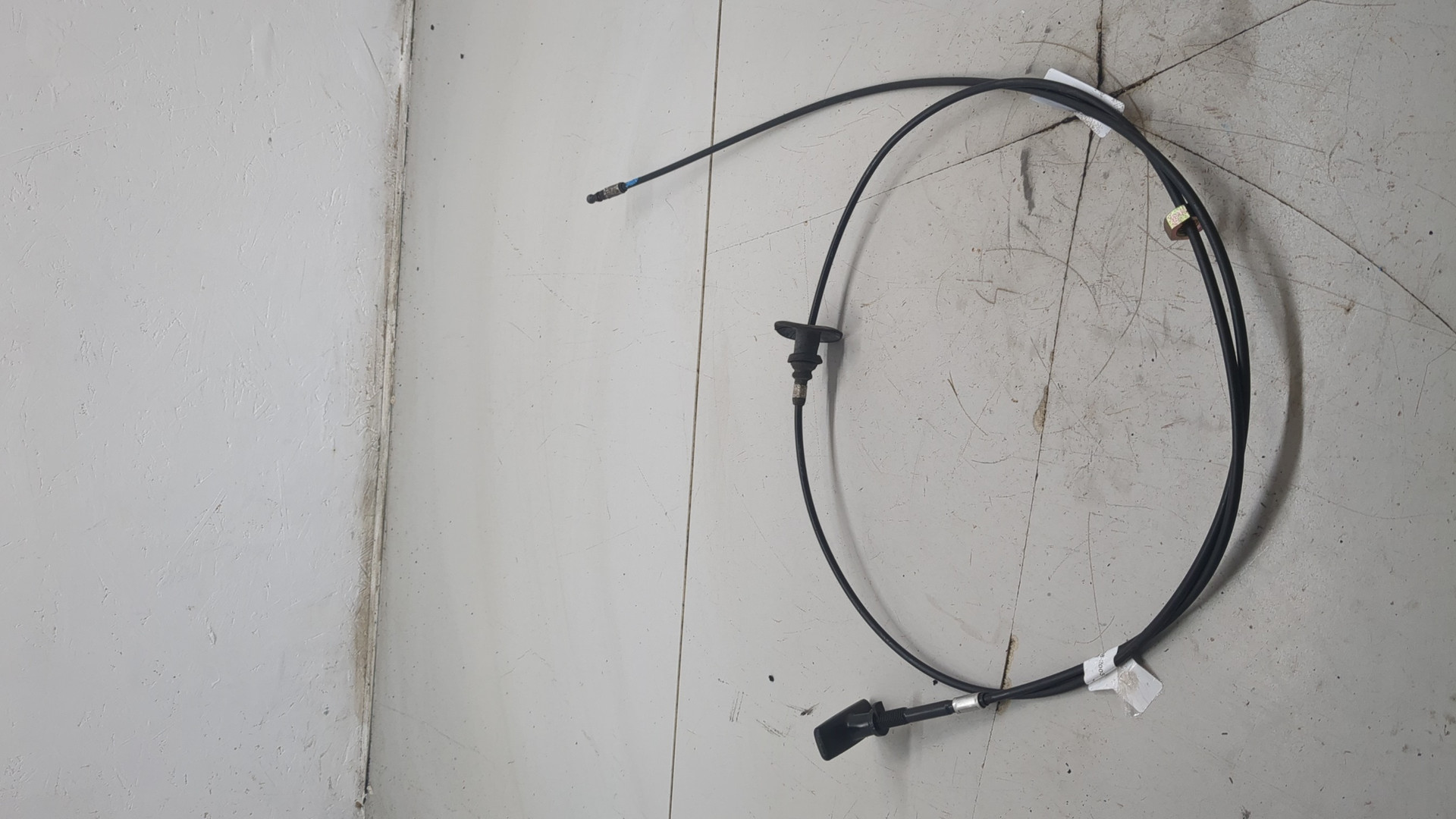 Трос открывания капота