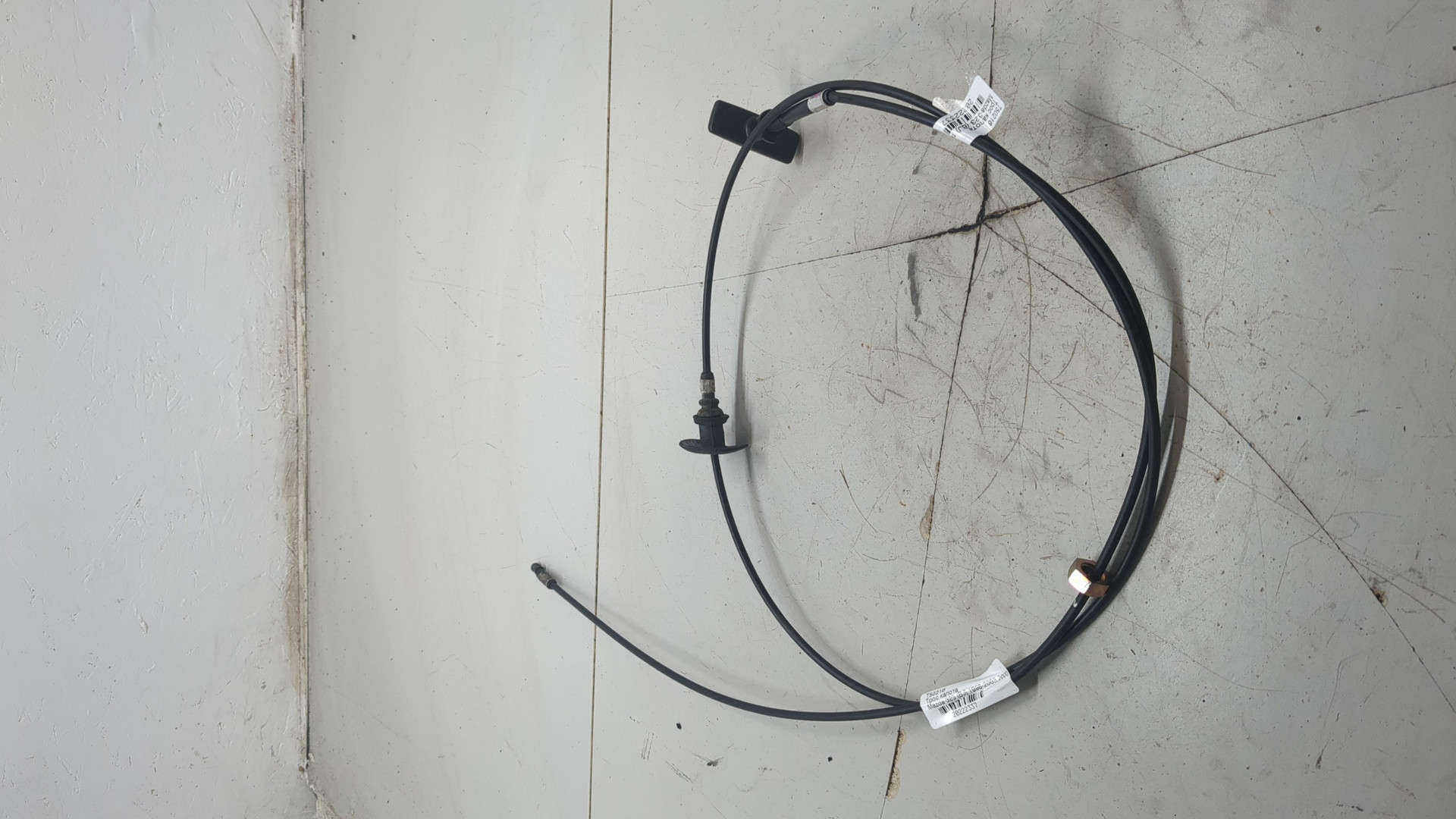 Трос открывания капота