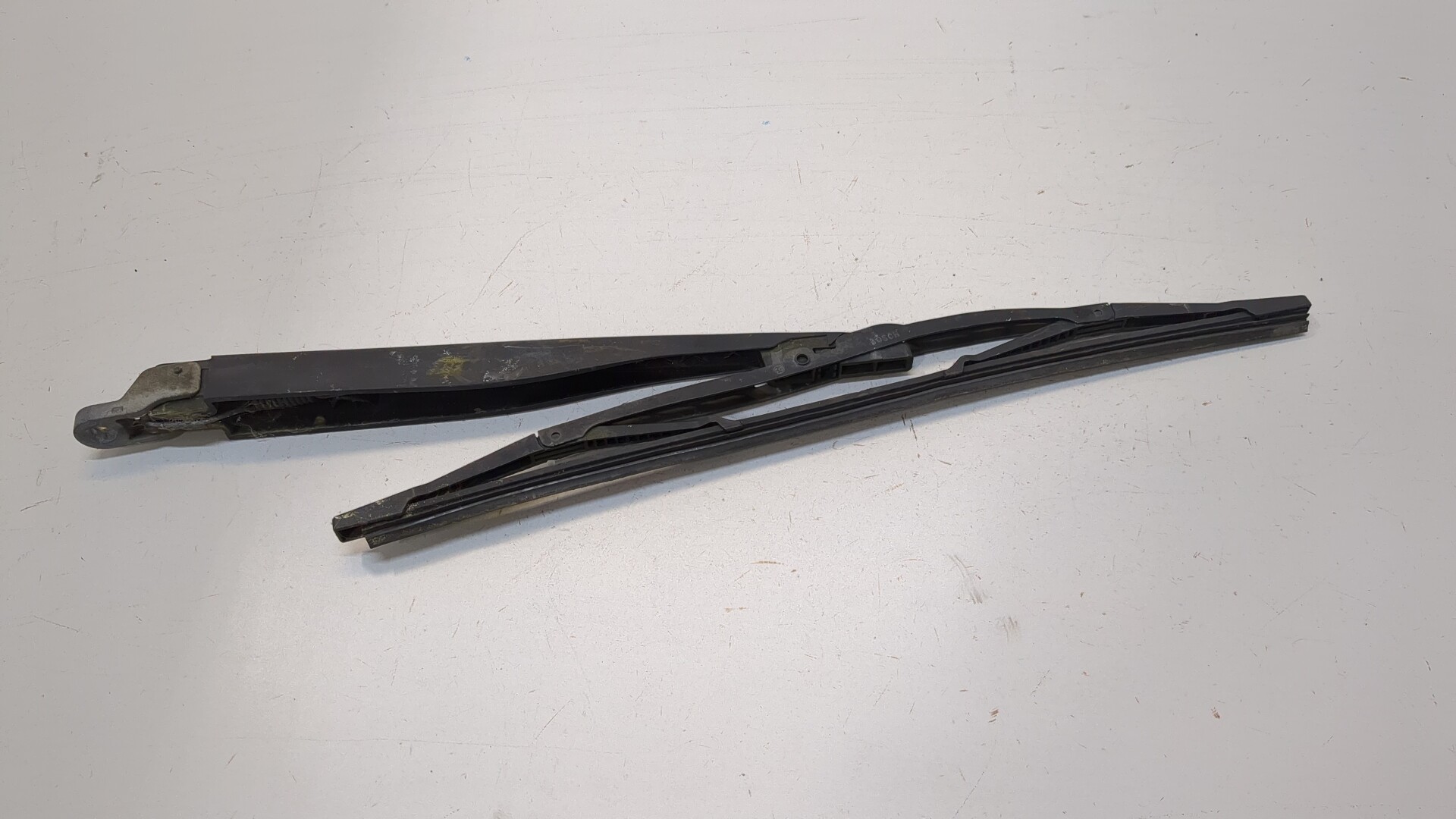 Поводок стеклоочистителя заднего