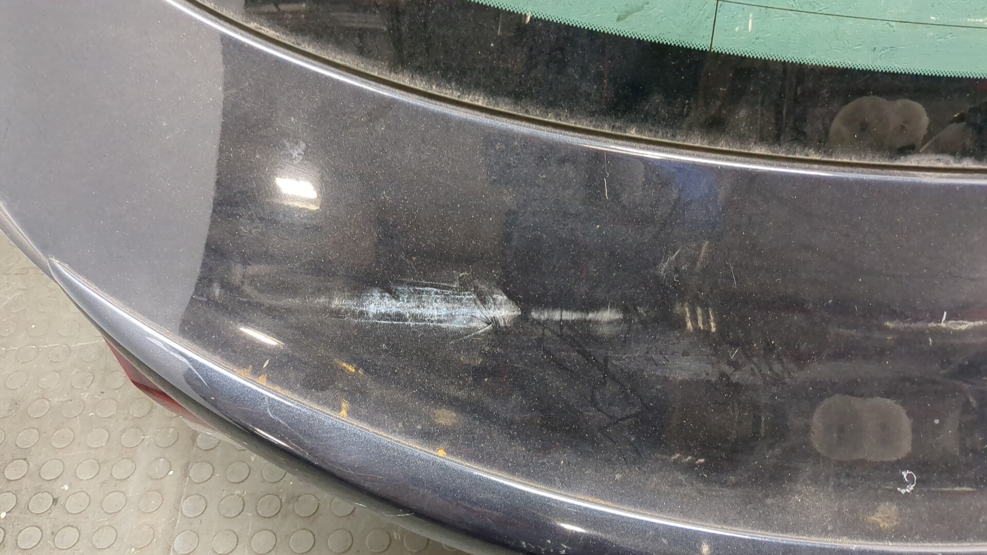 Дверь багажника