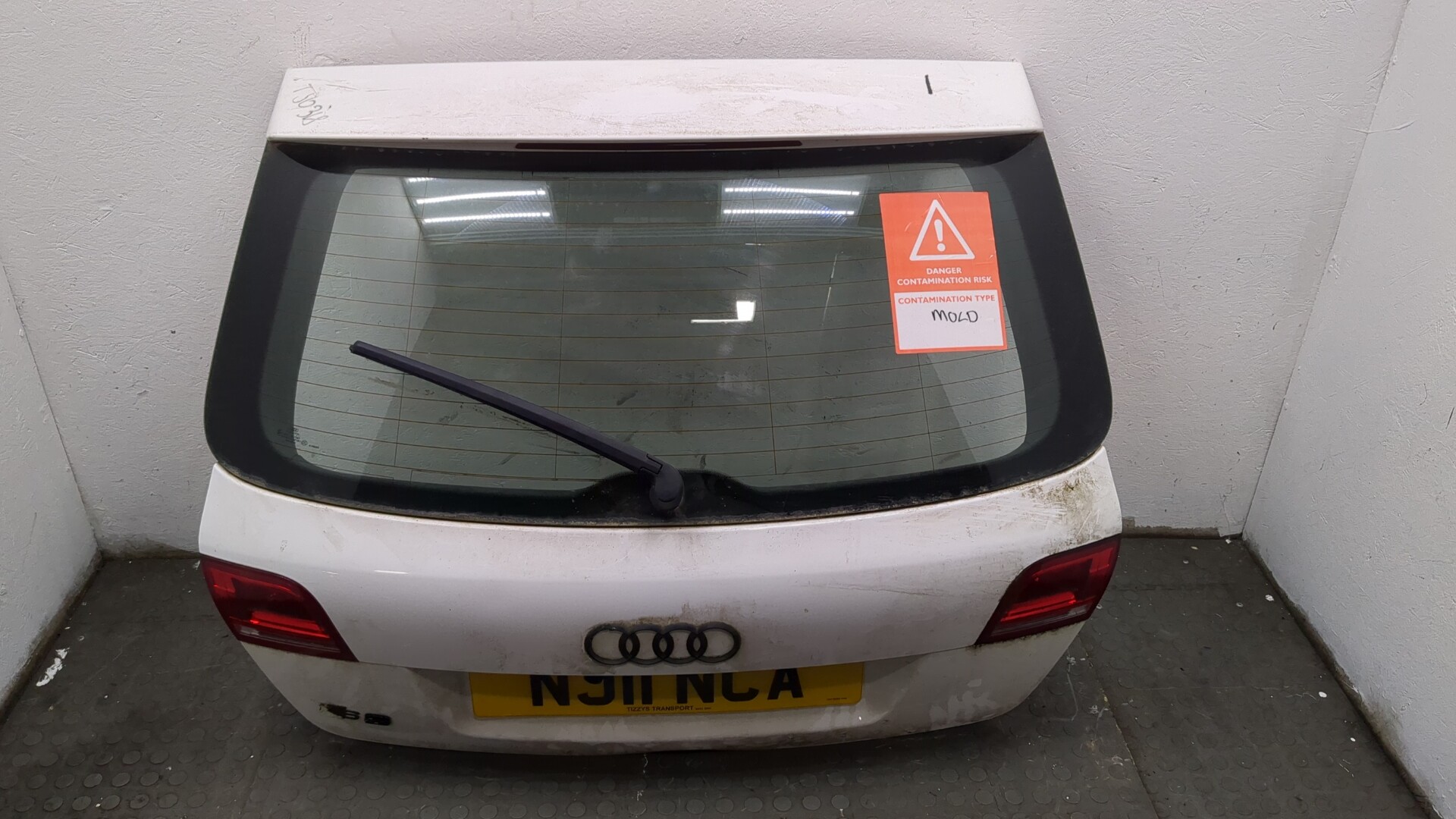 Дверь багажника