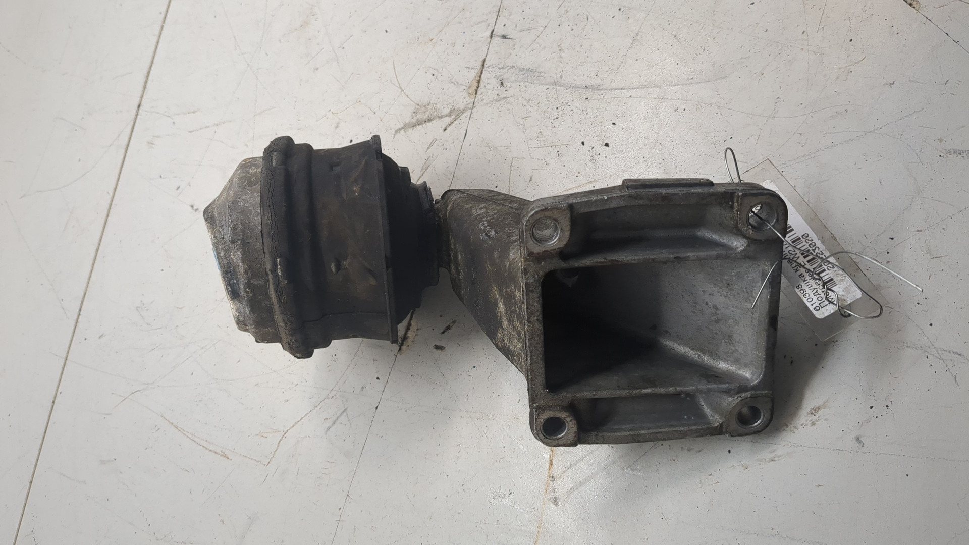 Опора двигателя левая