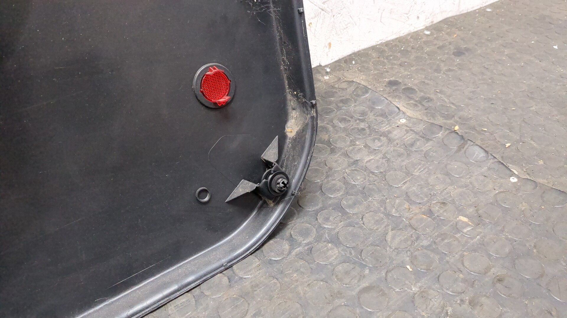 Обшивка двери передней левой