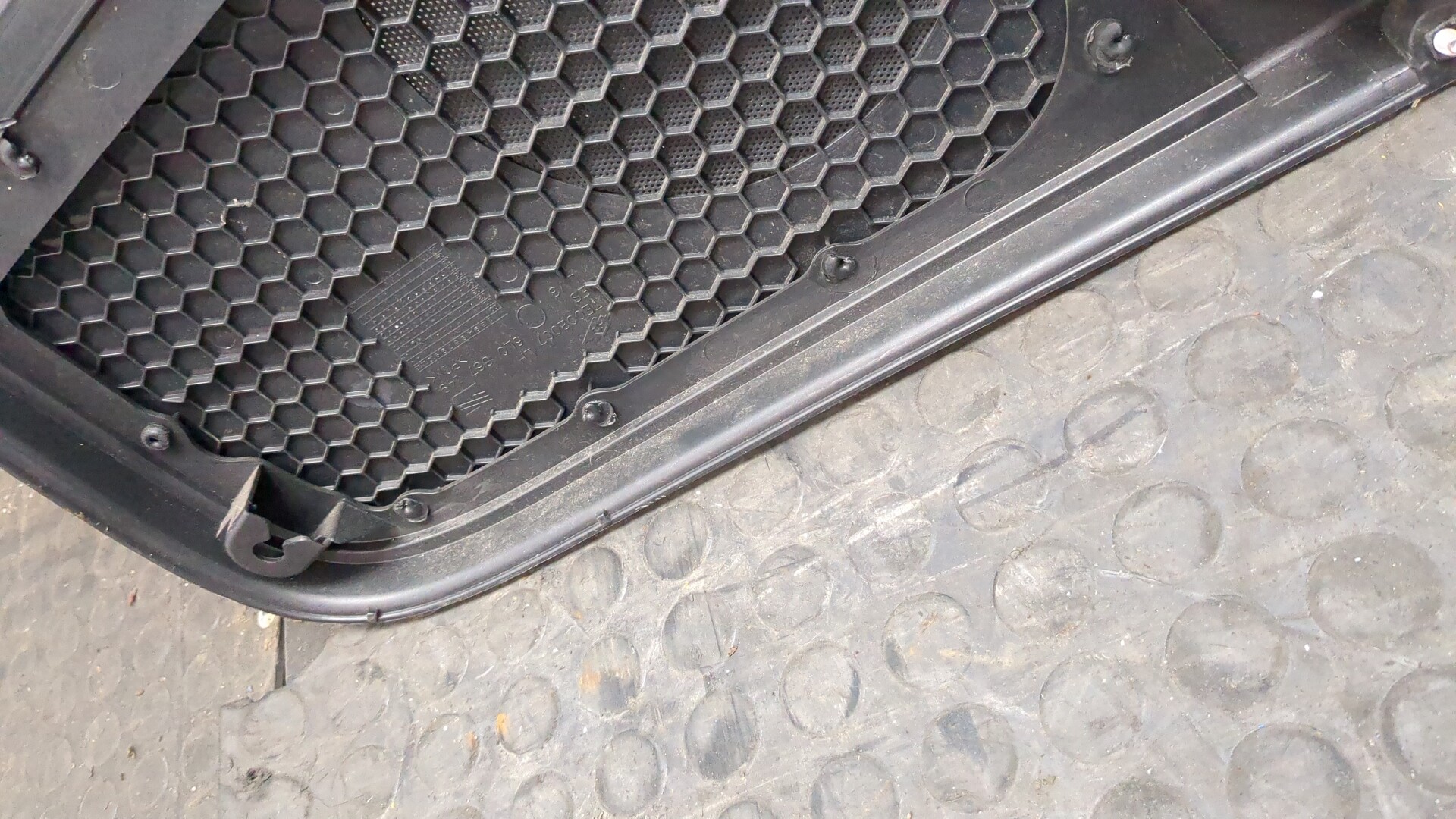 Обшивка двери передней левой