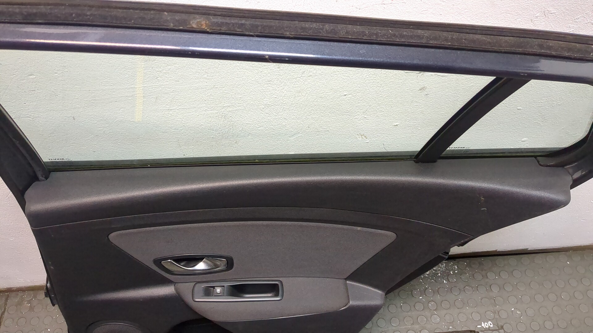 Дверь задняя правая