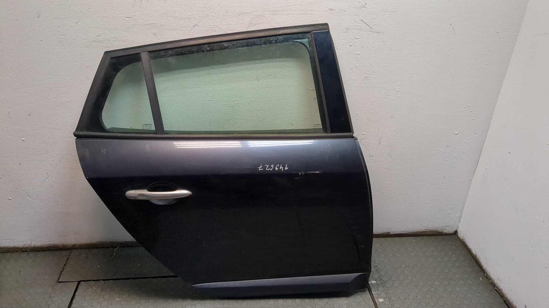 Дверь задняя правая