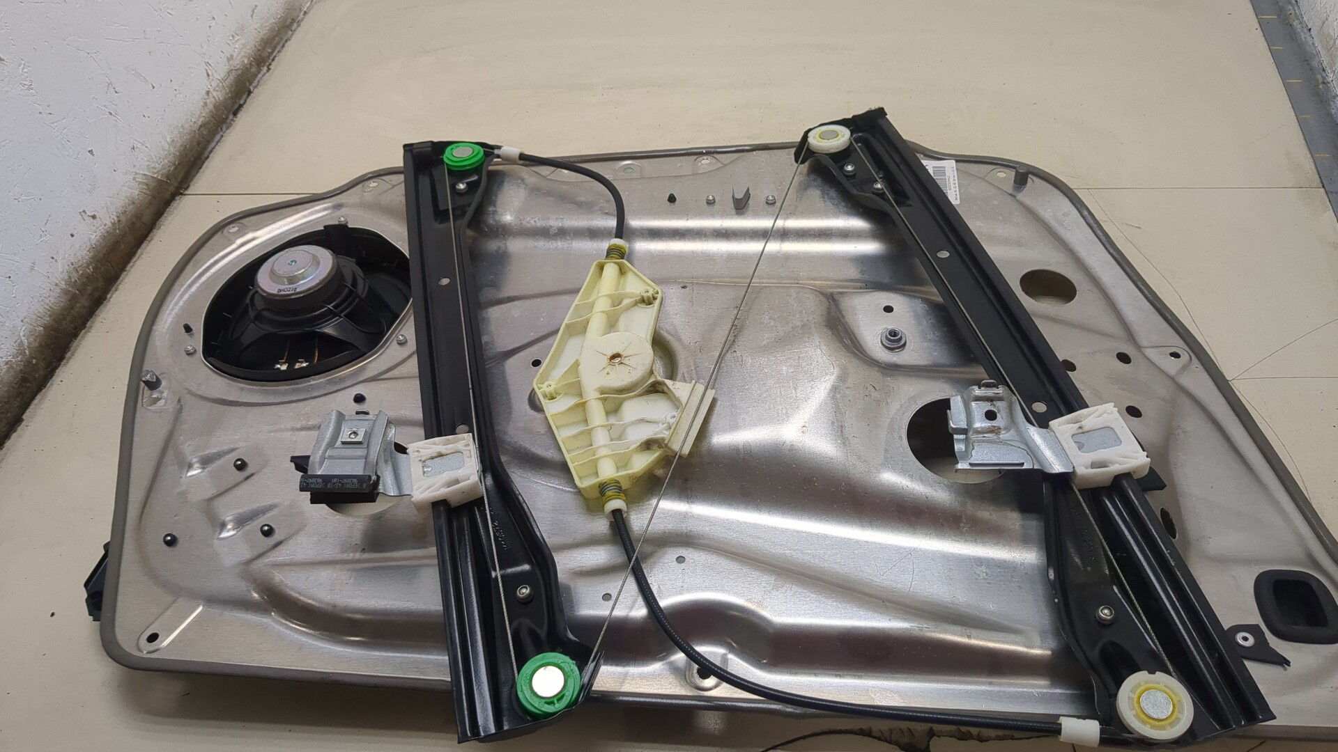 Стеклоподъемник электр. передний правый