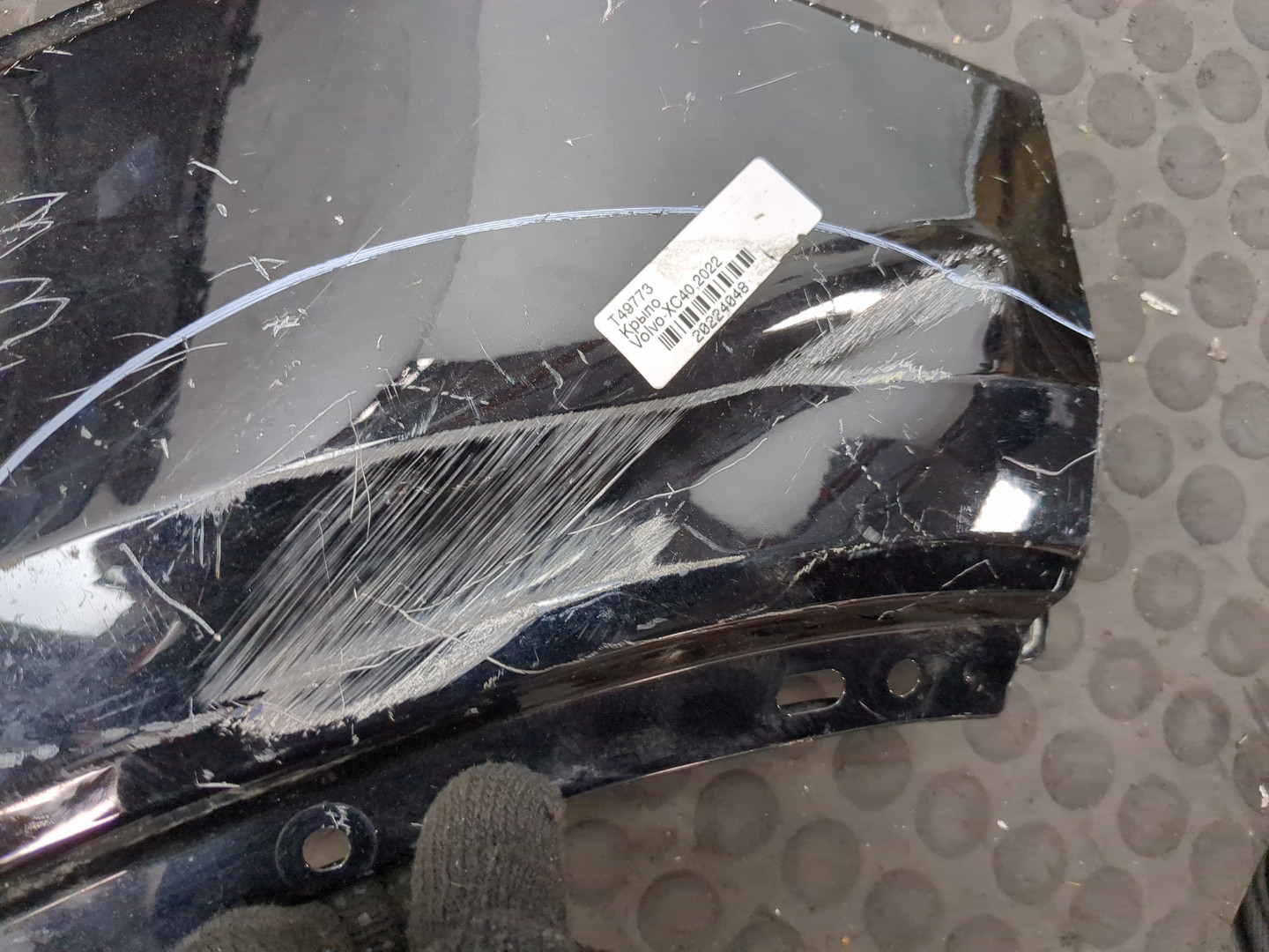 Крыло переднее правое