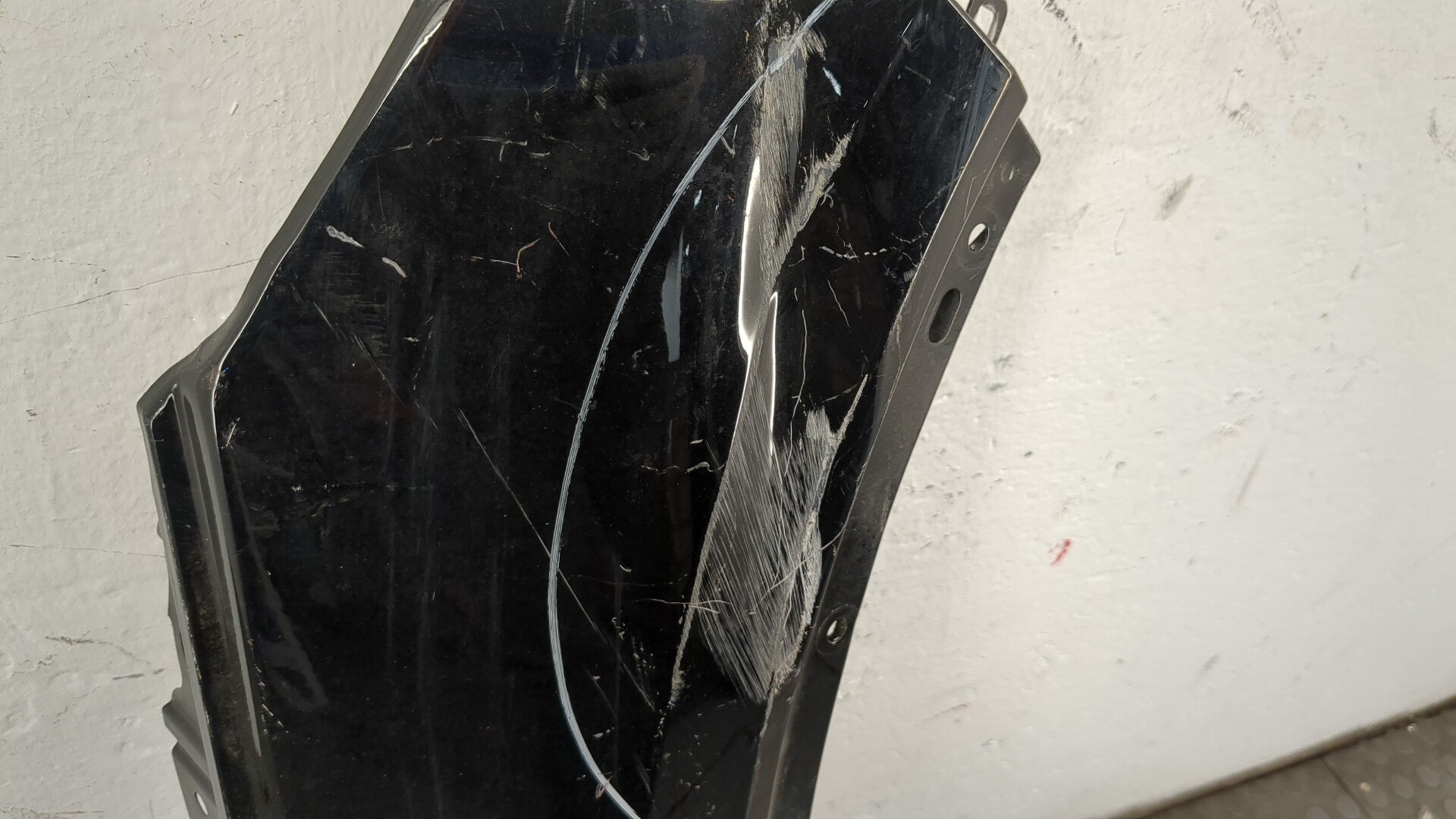 Крыло переднее правое