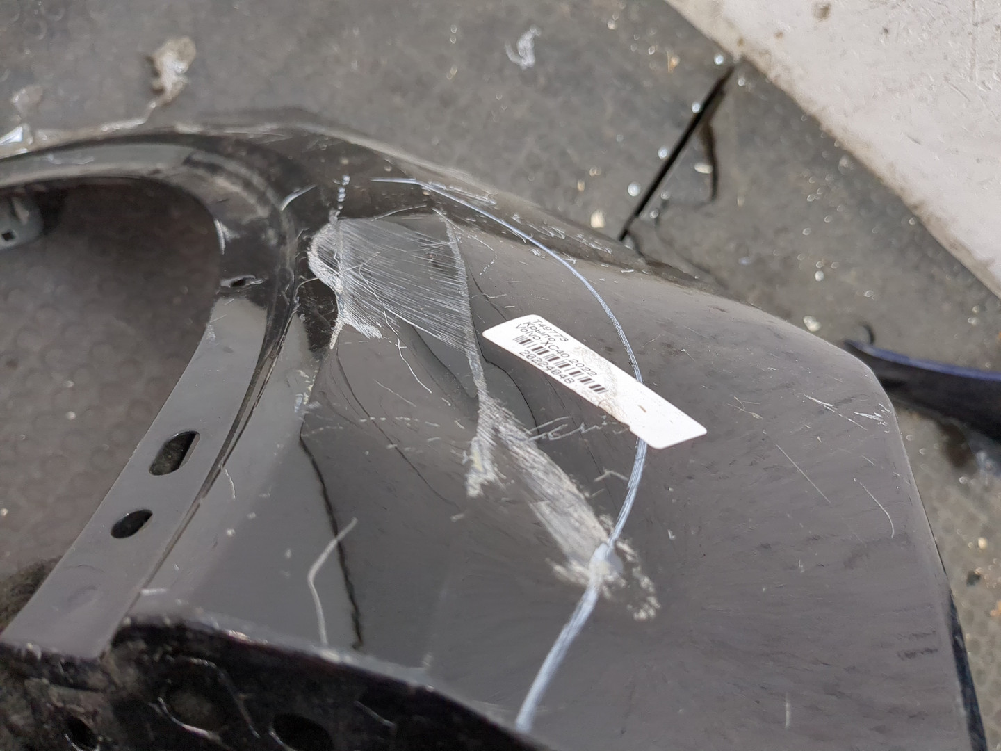 Крыло переднее правое