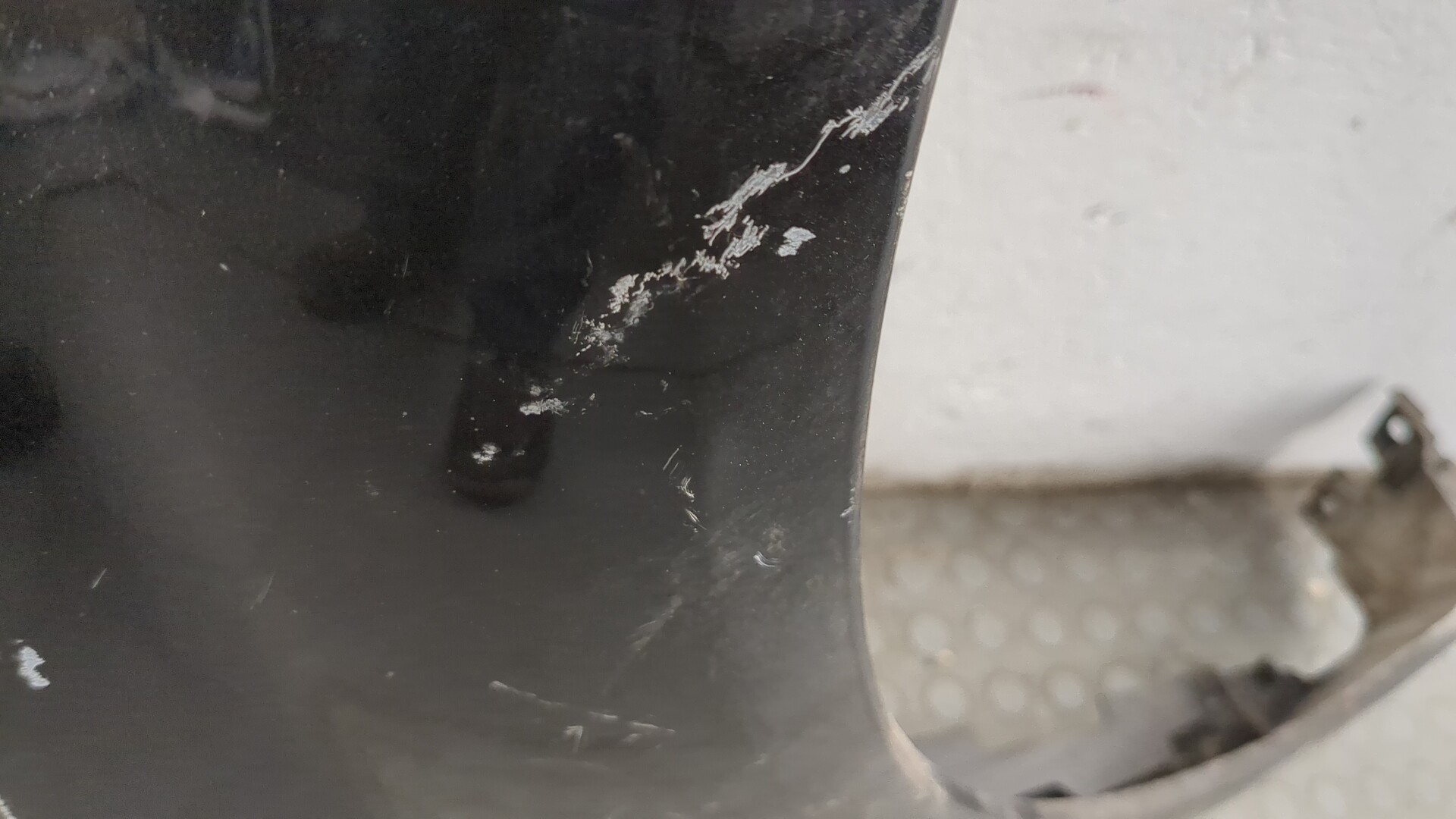 Крыло переднее правое