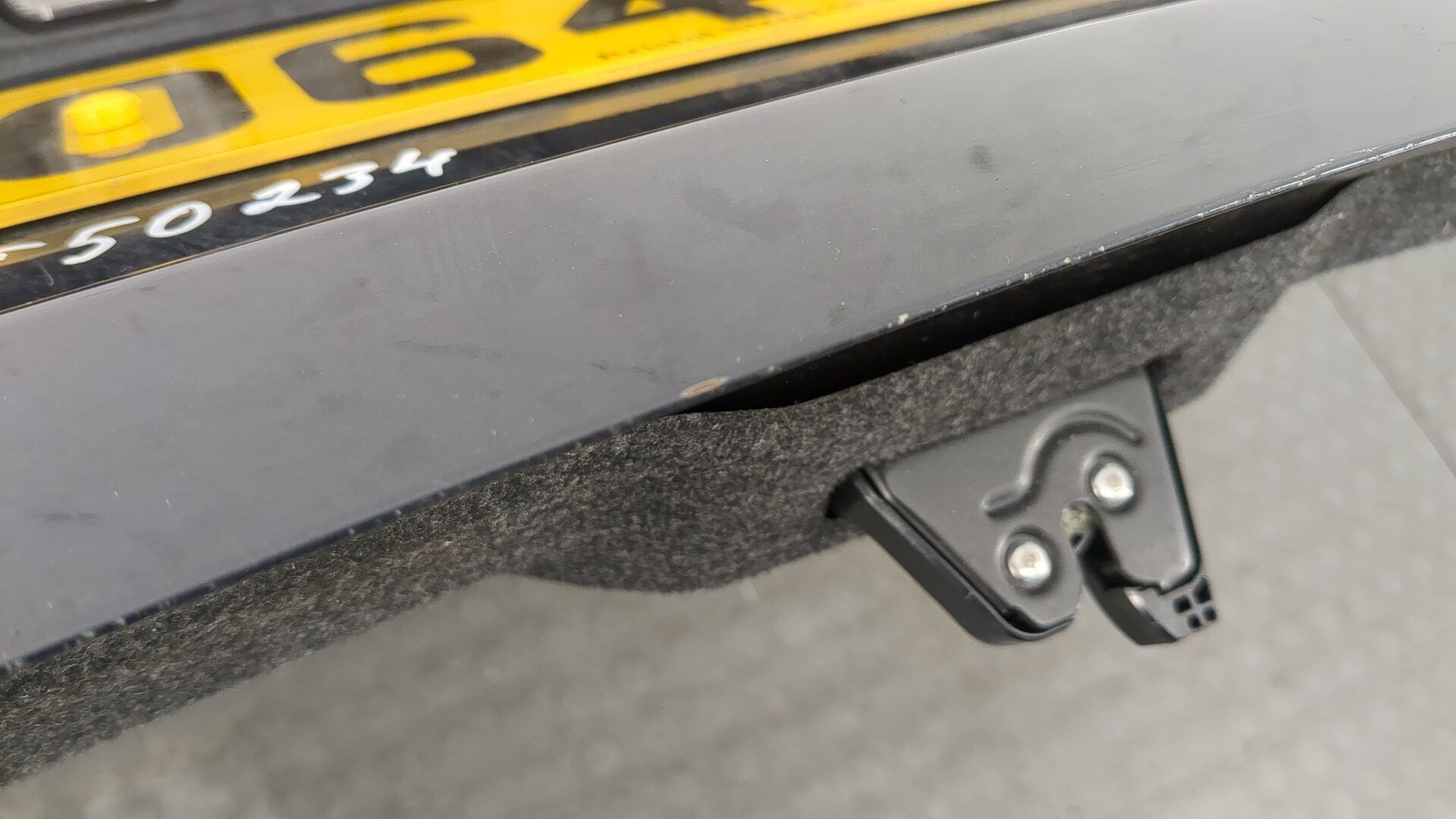 Дверь багажника