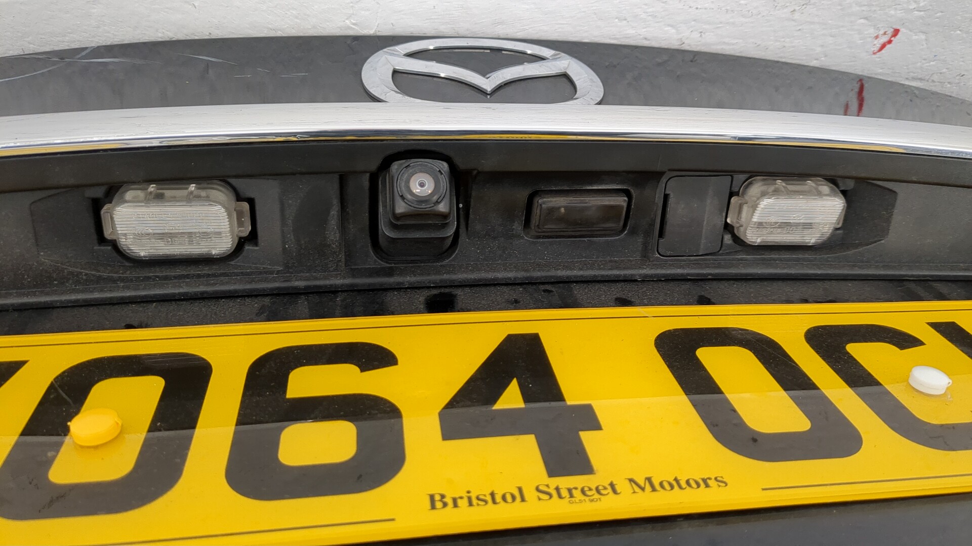 Дверь багажника