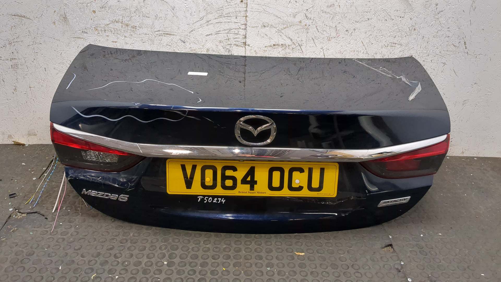 Дверь багажника