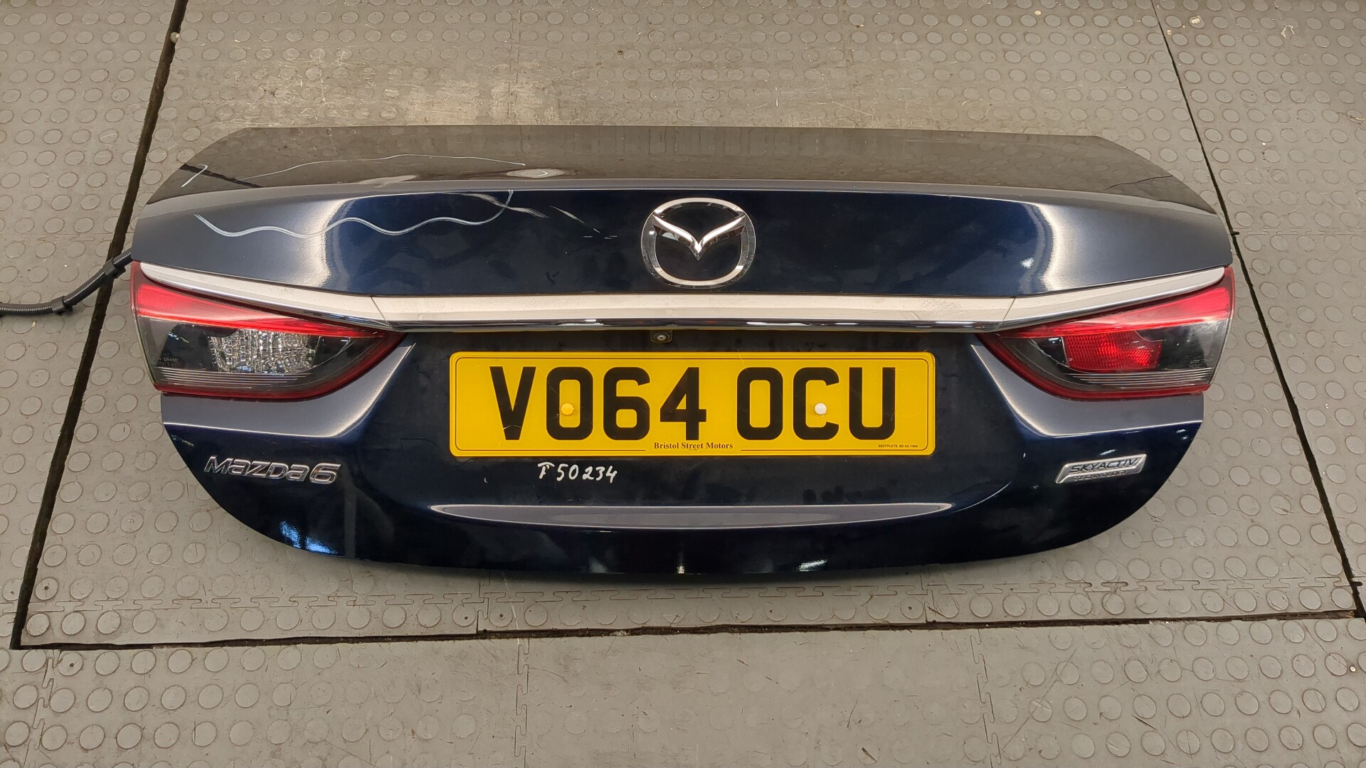 Дверь багажника