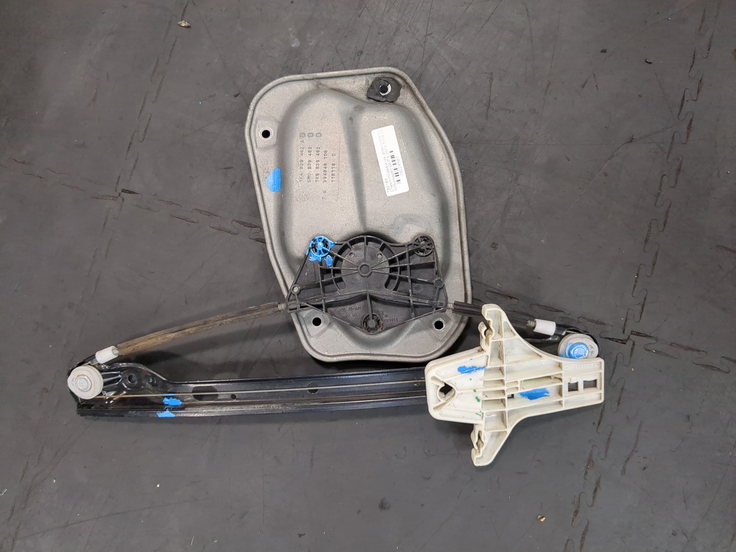 Стеклоподъемник электр. задний правый