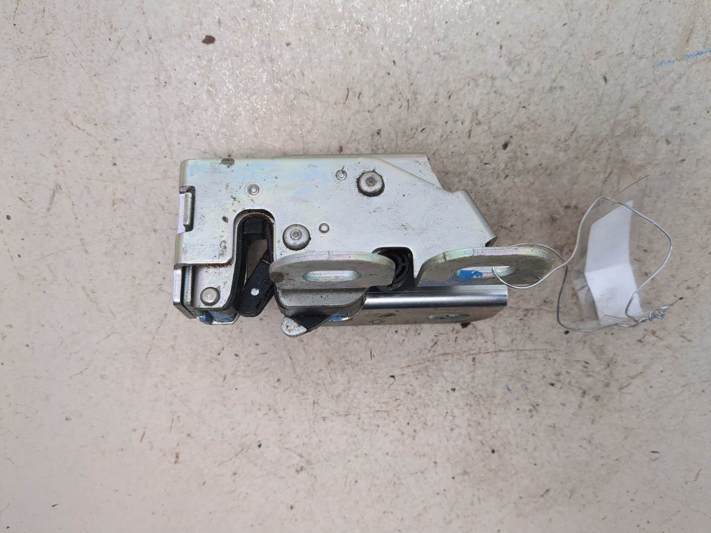 Замок багажника