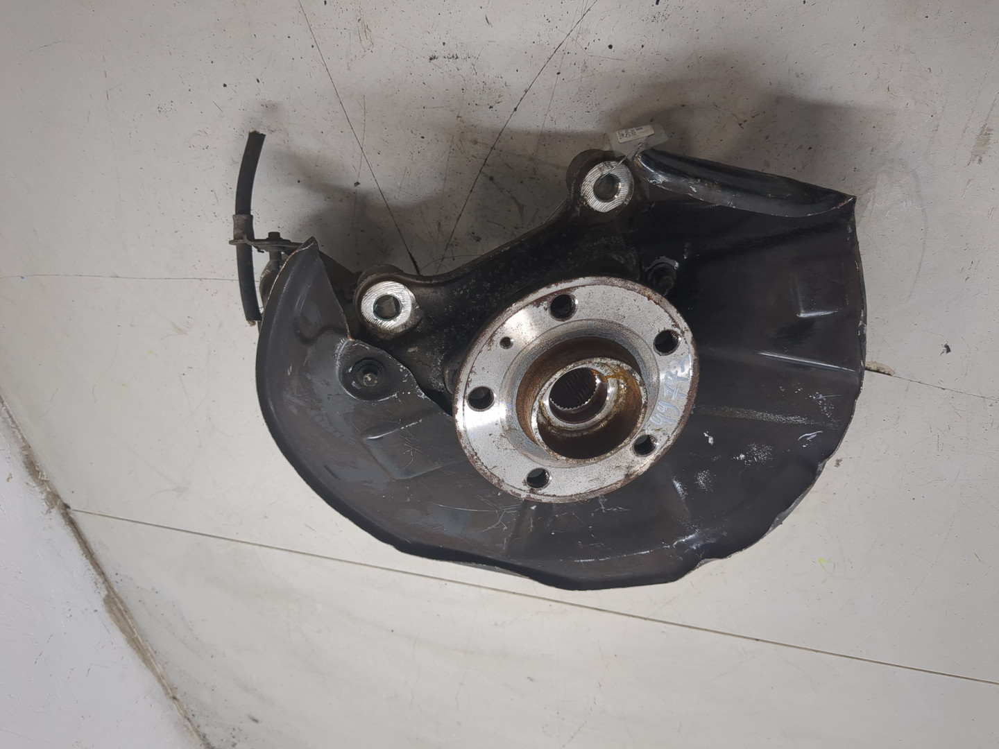 Кулак поворотный передний правый