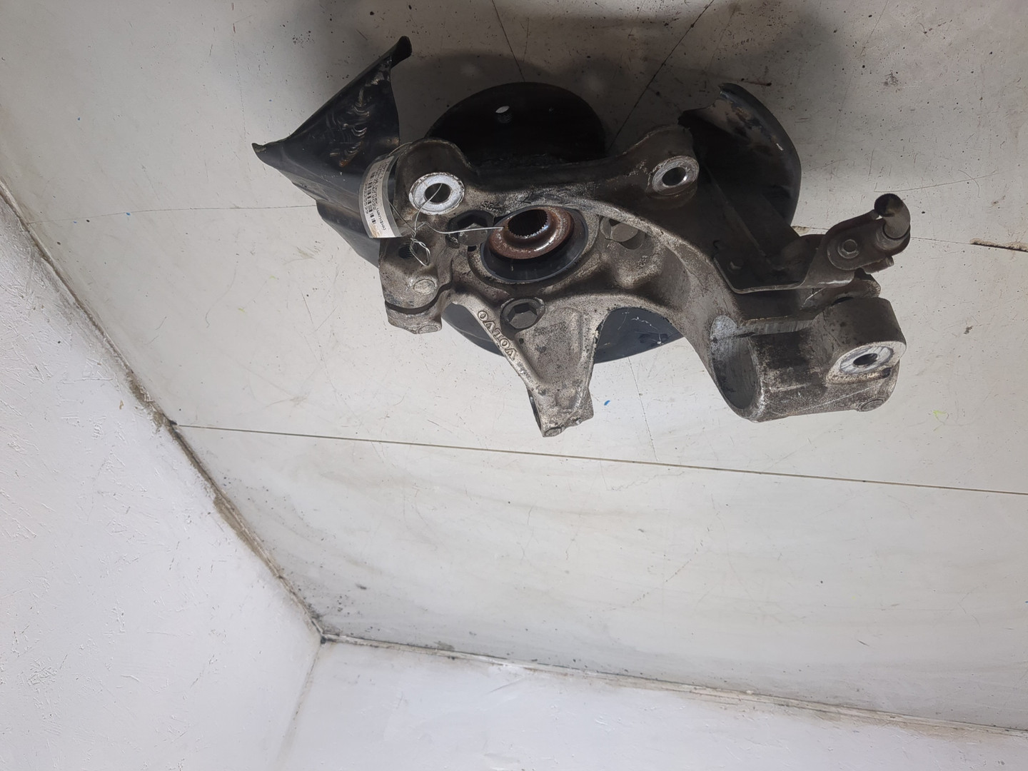 Кулак поворотный передний правый