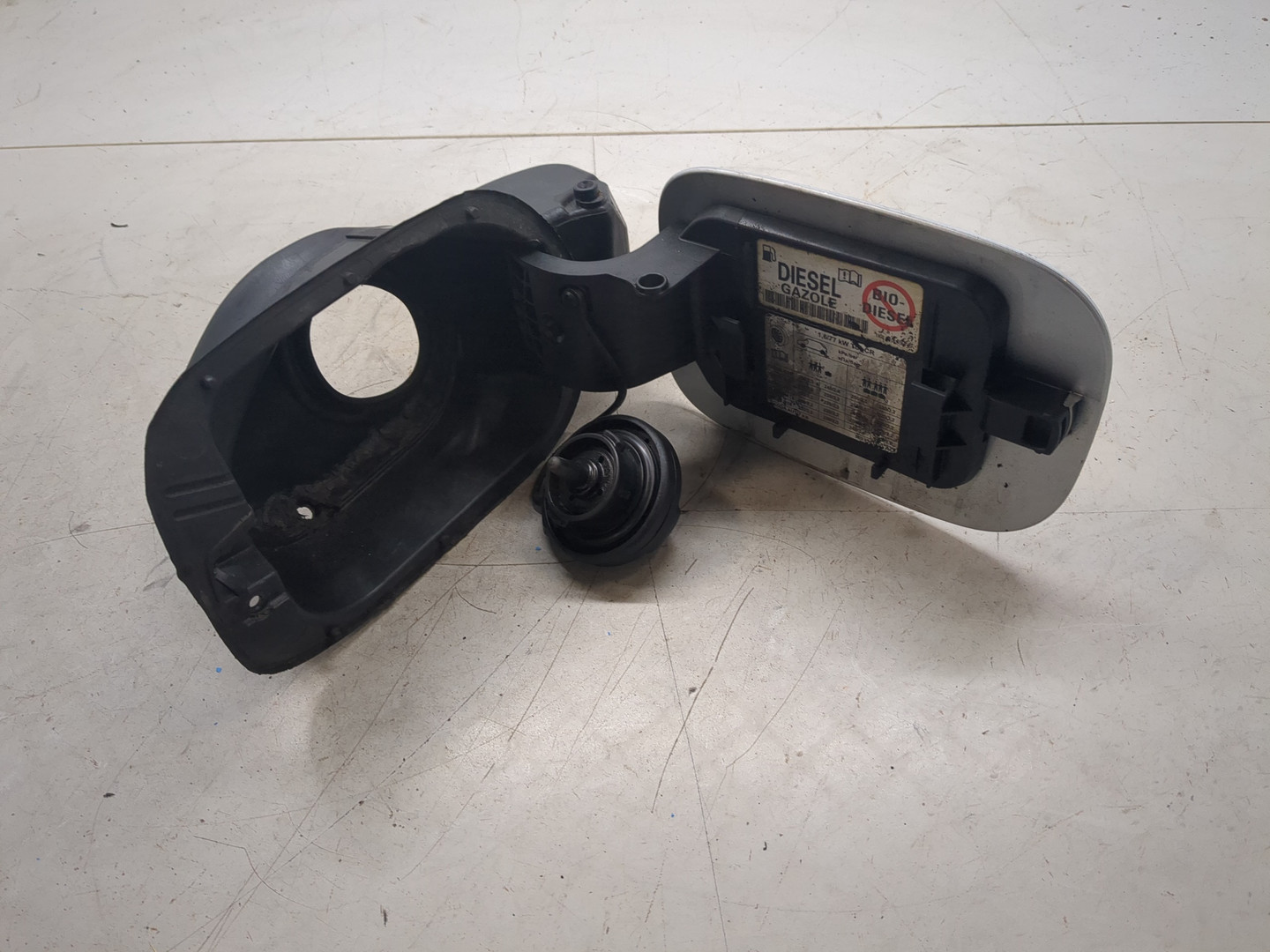 Лючок бензобака