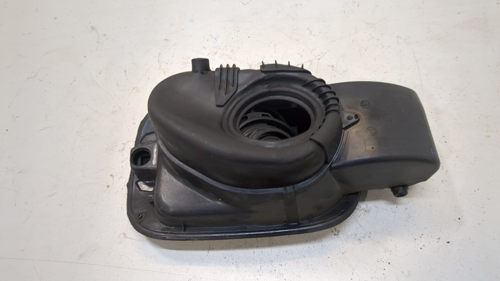 Лючок бензобака