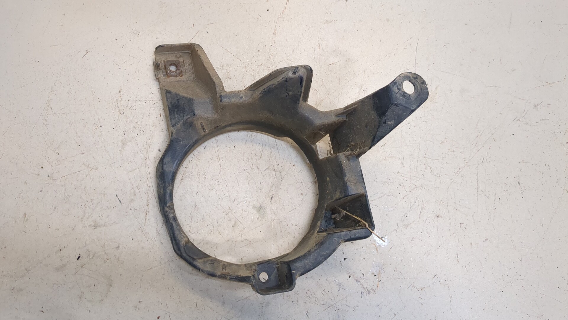 Кронштейн фары противотуманной левой