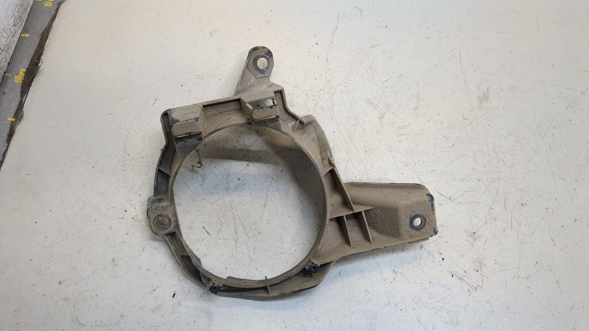 Кронштейн фары противотуманной левой