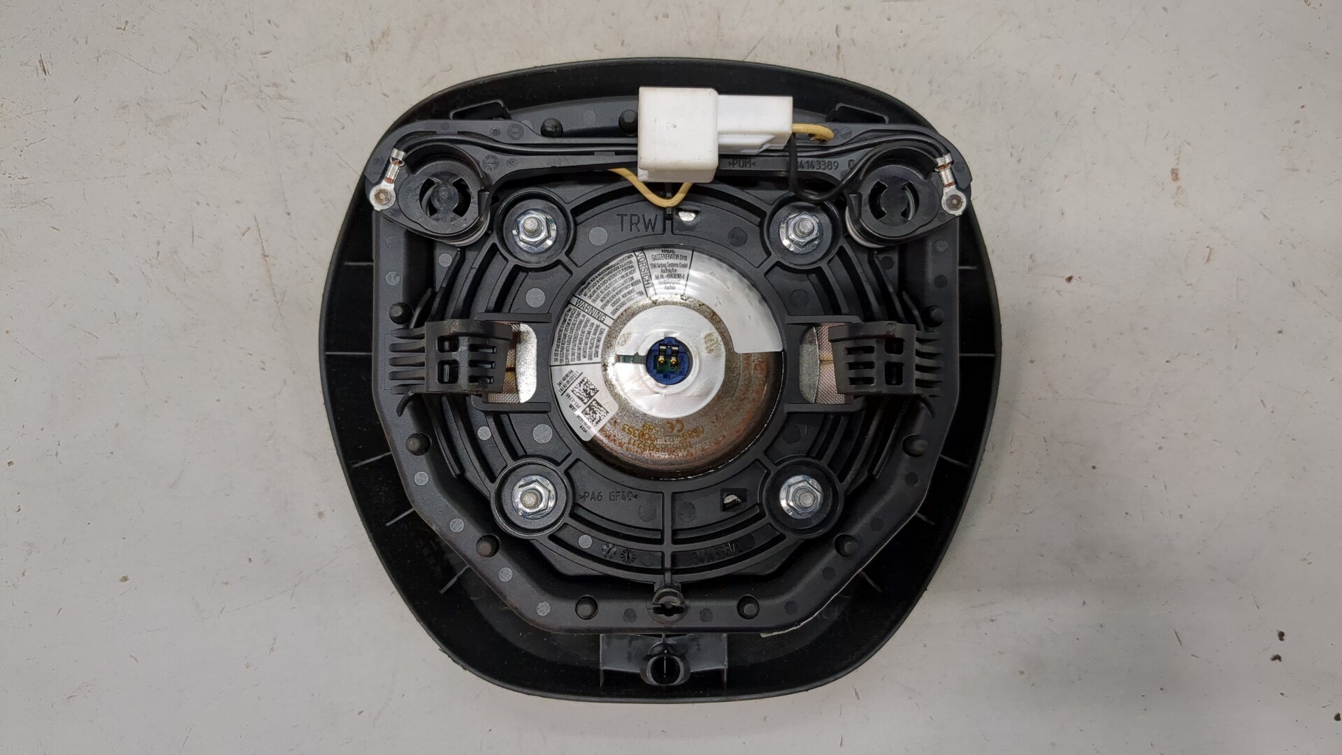 Подушка безопасности в рулевое колесо