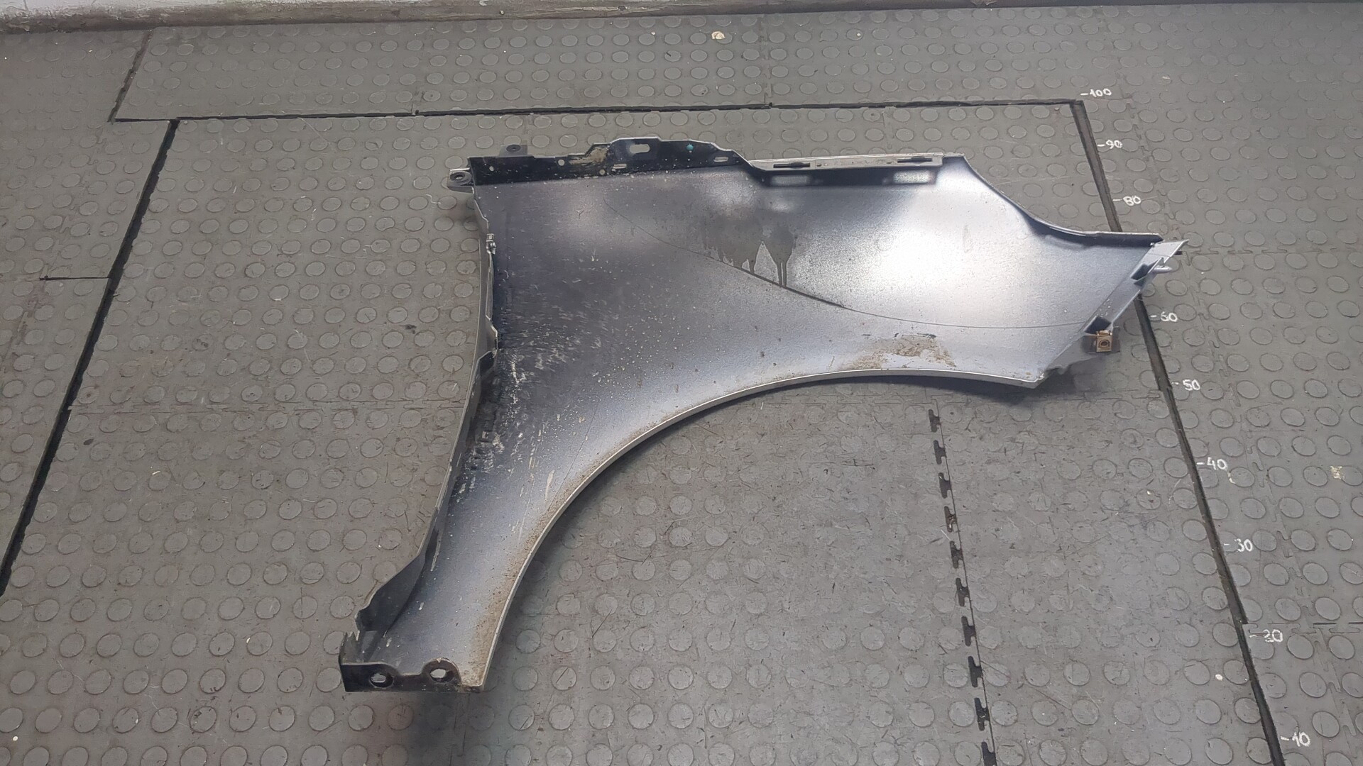 Крыло переднее левое