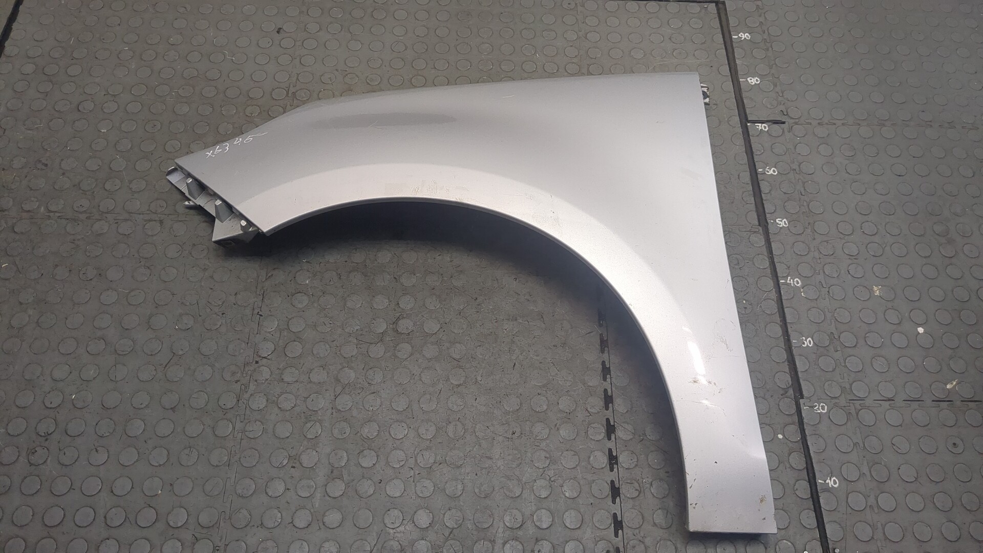 Крыло переднее левое