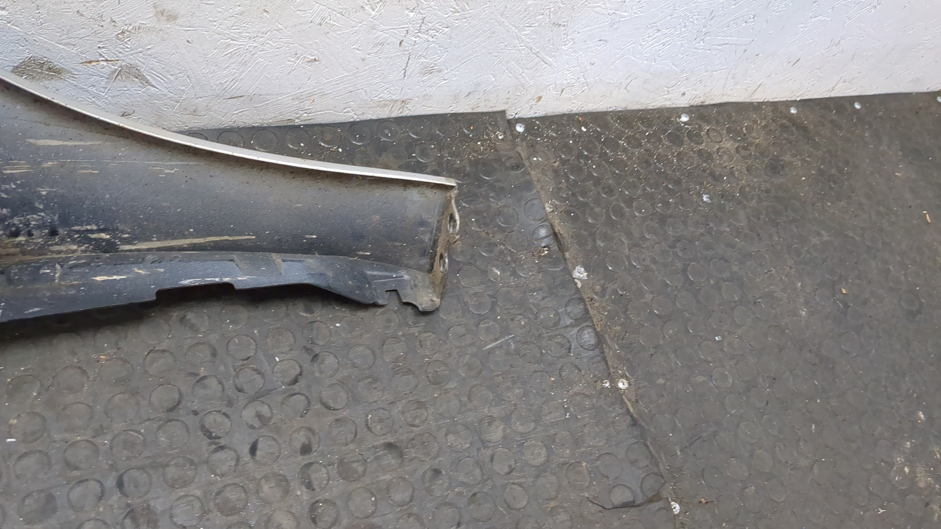 Крыло переднее левое